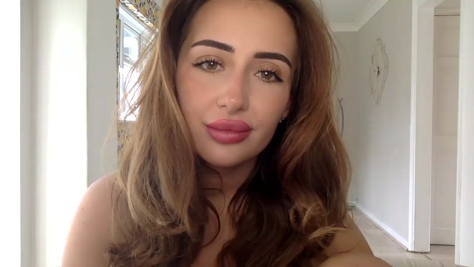 Gallery image thumbnail from misshazel1's myfreecams stream on, 08/22/2024, 10:43 image 11 of 20