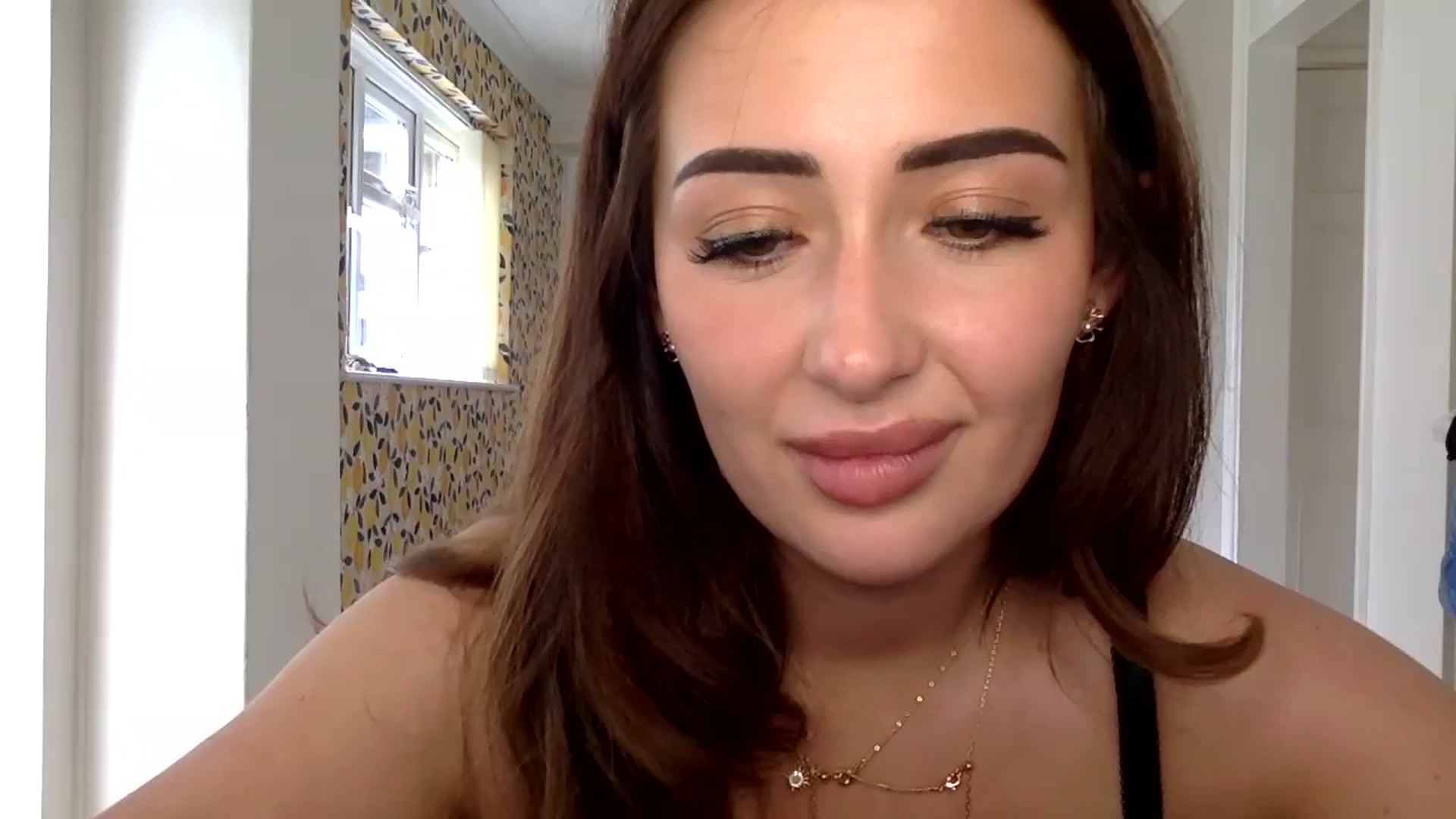 Gallery image thumbnail from misshazel1's myfreecams stream on, 08/23/2024, 15:46 image 12 of 20