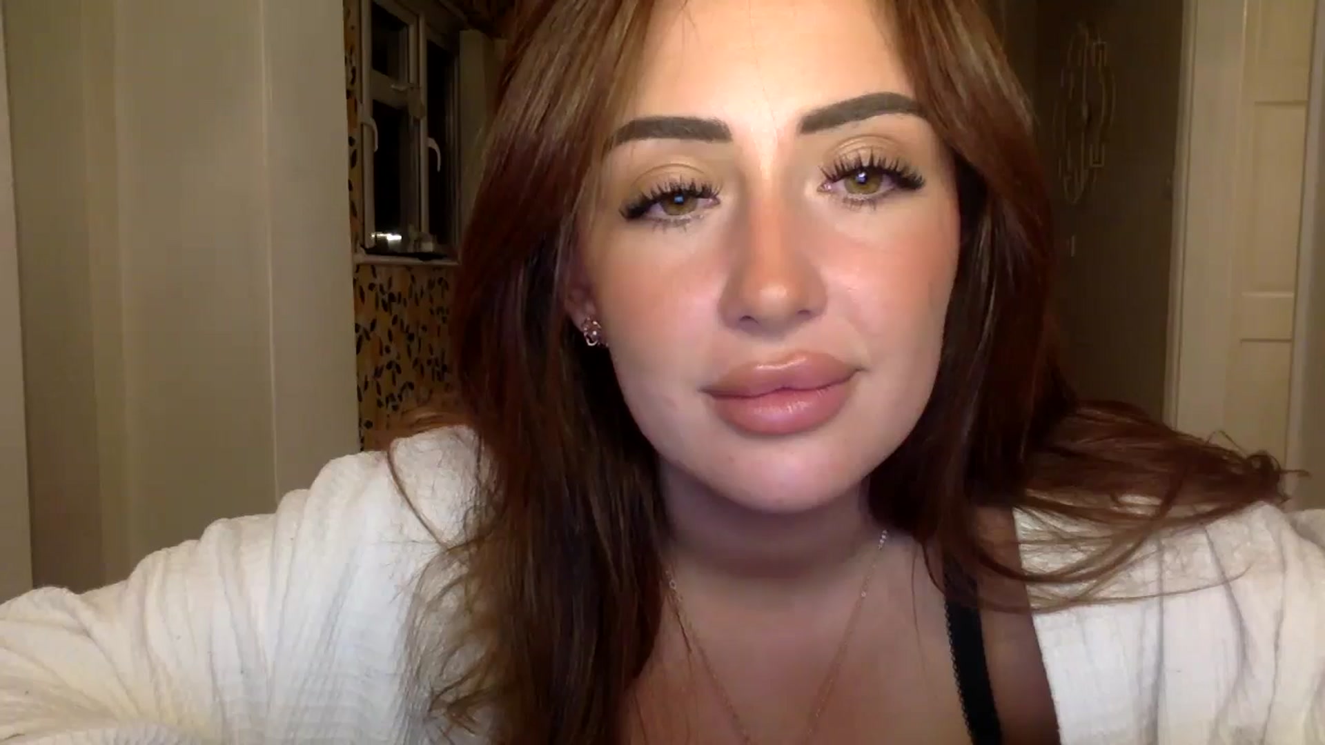 Gallery image thumbnail from misshazel1's myfreecams stream on, 08/28/2024, 20:49 image 10 of 20