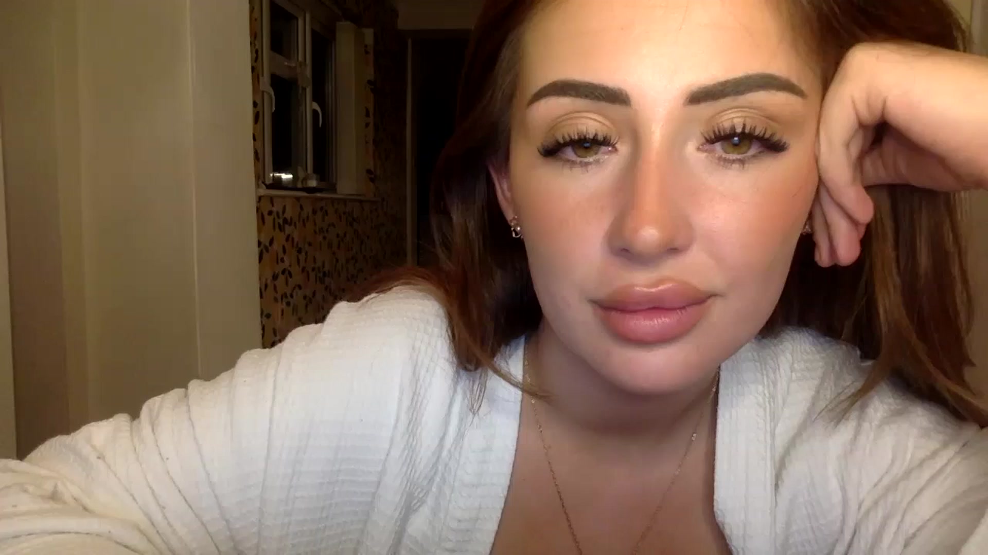 Gallery image thumbnail from misshazel1's myfreecams stream on, 08/28/2024, 20:49 image 3 of 20