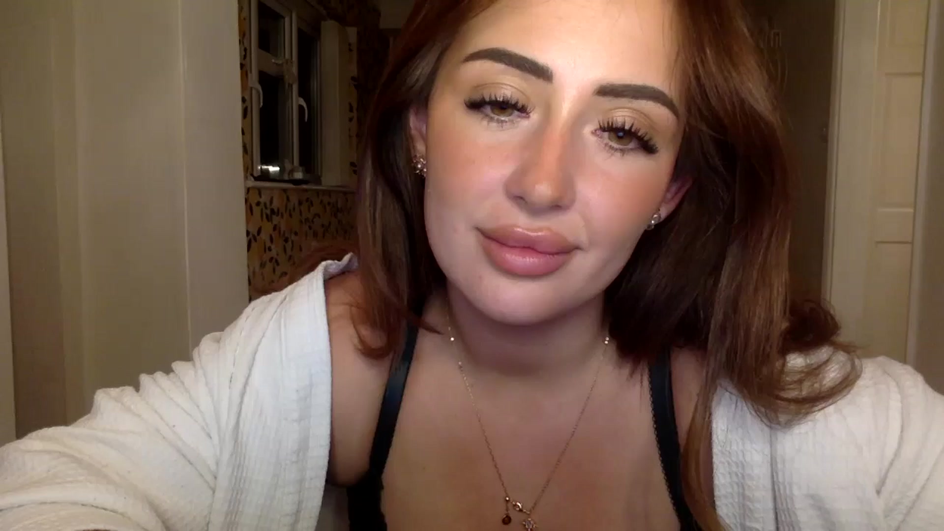 Gallery image thumbnail from misshazel1's myfreecams stream on, 08/28/2024, 20:49 image 4 of 20