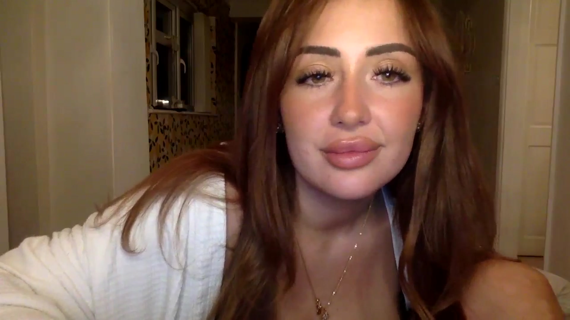 Gallery image thumbnail from misshazel1's myfreecams stream on, 08/28/2024, 20:49 image 6 of 20