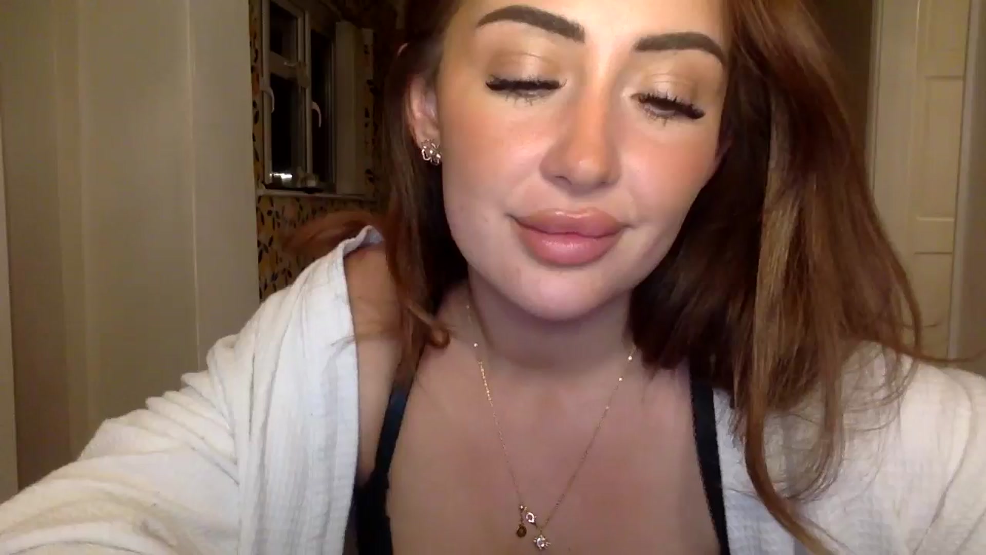 Gallery image thumbnail from misshazel1's myfreecams stream on, 08/28/2024, 20:49 image 5 of 20