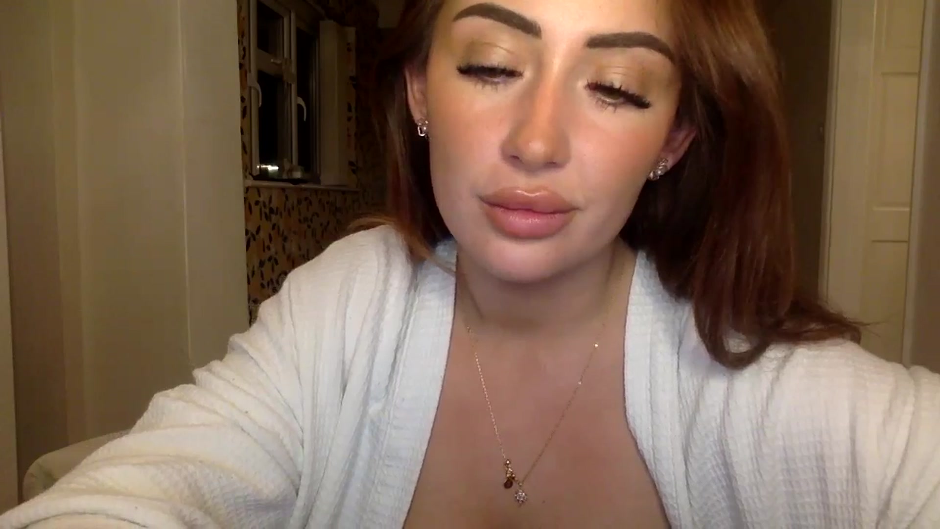 Gallery image thumbnail from misshazel1's myfreecams stream on, 08/28/2024, 20:49 image 2 of 20
