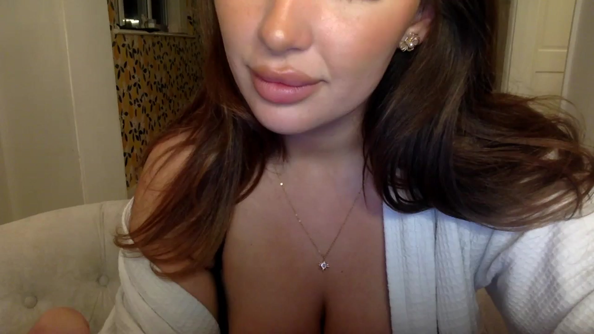 Gallery image thumbnail from misshazel1's myfreecams stream on, 08/28/2024, 21:22 image 9 of 20