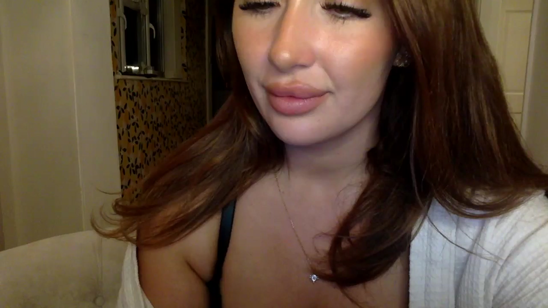 Gallery image thumbnail from misshazel1's myfreecams stream on, 08/28/2024, 21:22 image 2 of 20