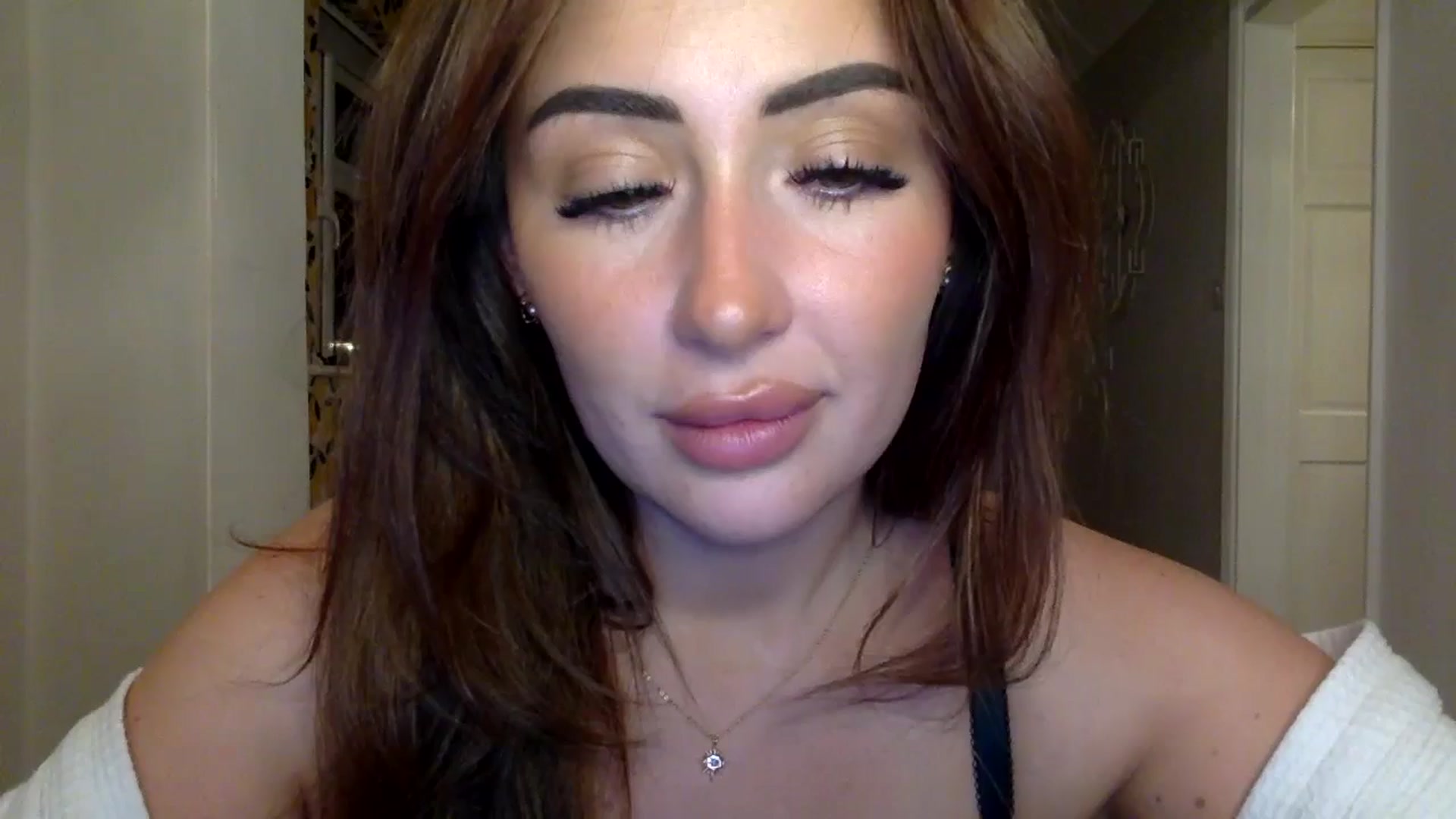 Gallery image thumbnail from misshazel1's myfreecams stream on, 08/28/2024, 21:42 image 3 of 20