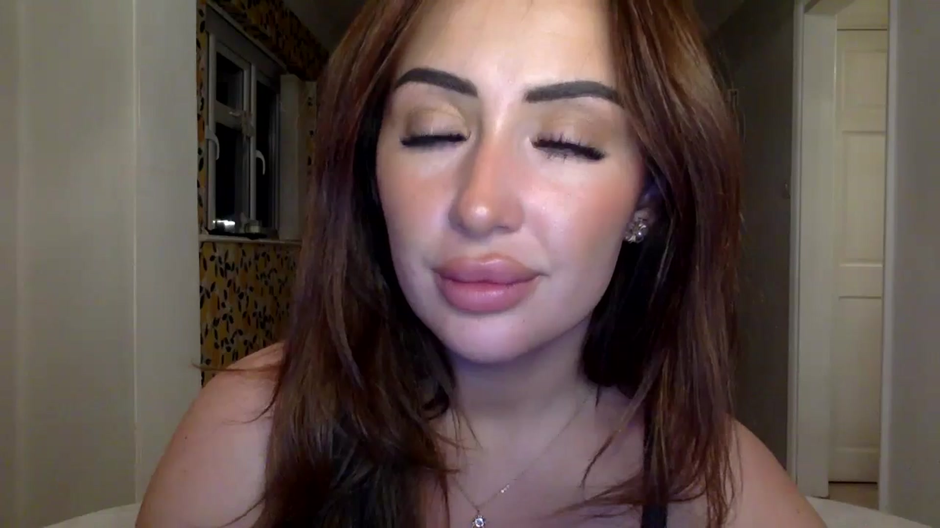 Gallery image thumbnail from misshazel1's myfreecams stream on, 08/28/2024, 21:42 image 4 of 20