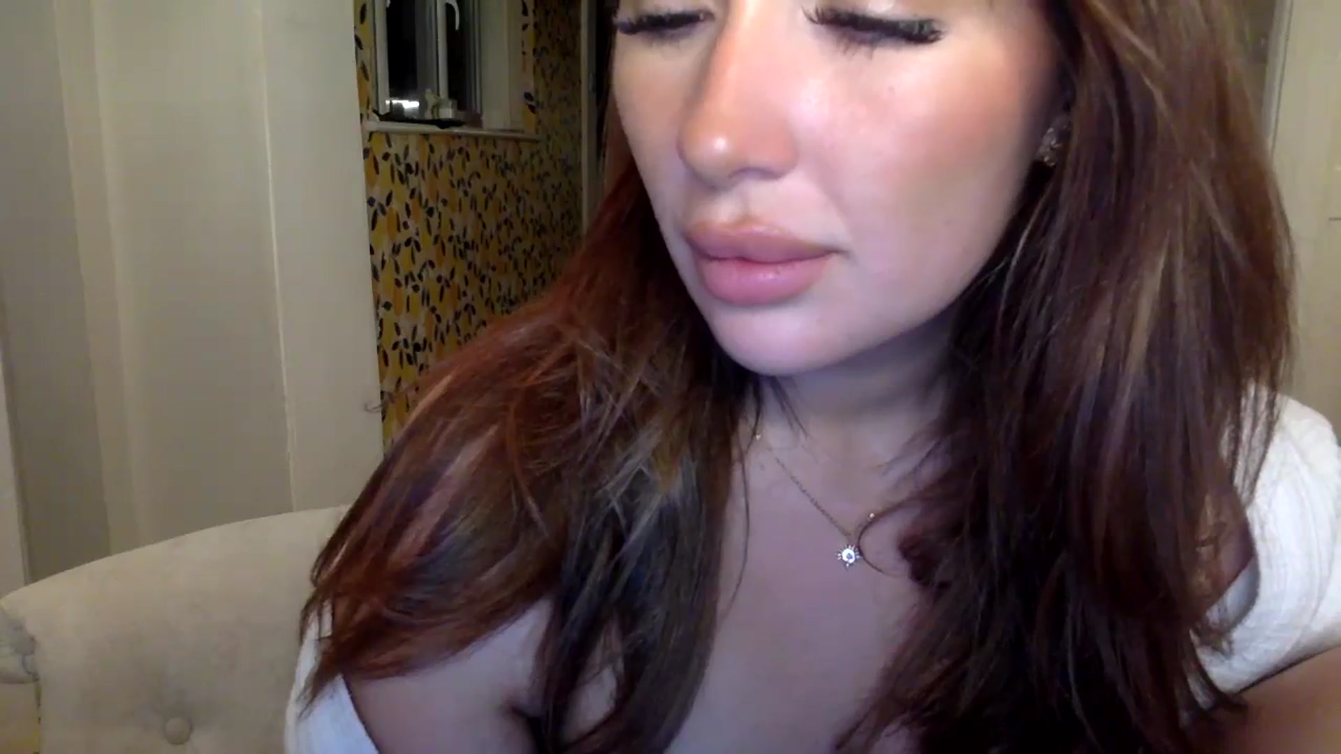 Gallery image thumbnail from misshazel1's myfreecams stream on, 08/28/2024, 21:42 image 15 of 20