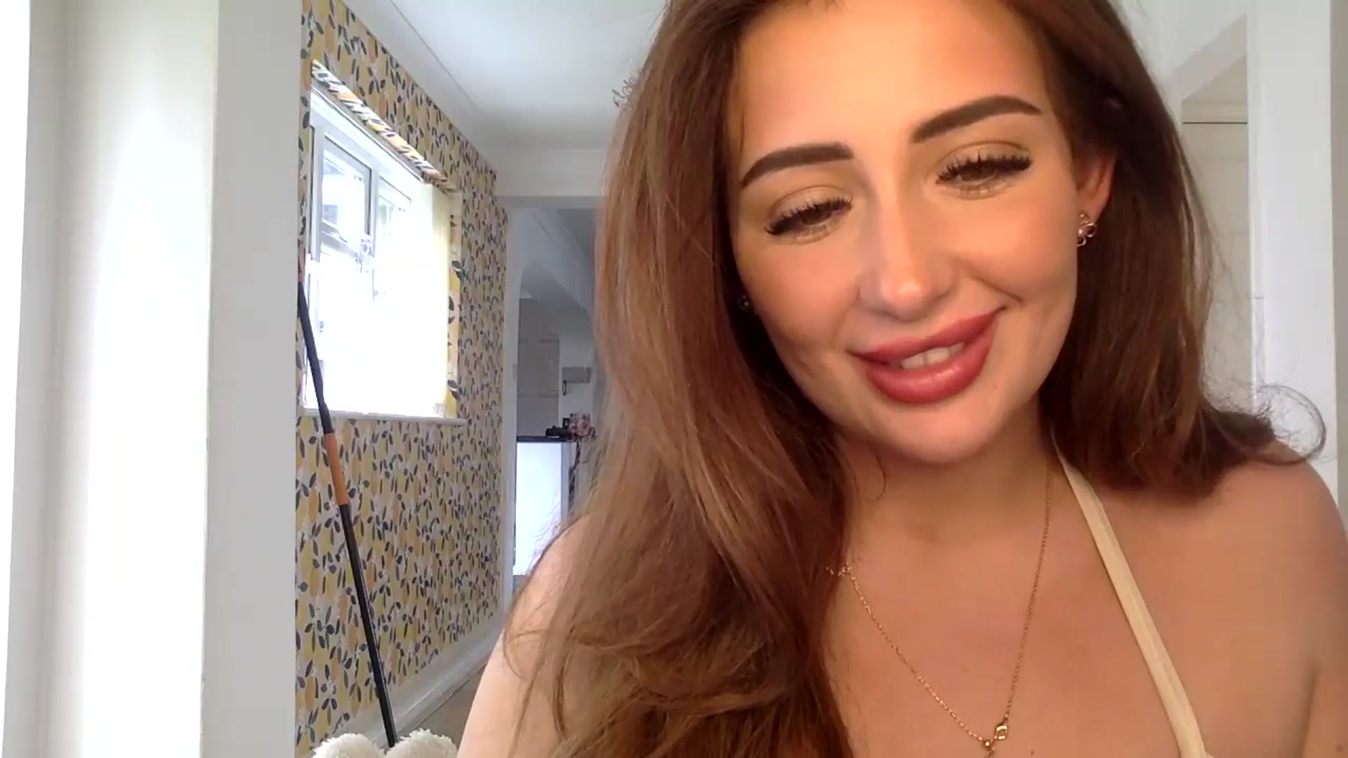 Gallery image thumbnail from misshazel1's myfreecams stream on, 08/30/2024, 14:17 image 11 of 20