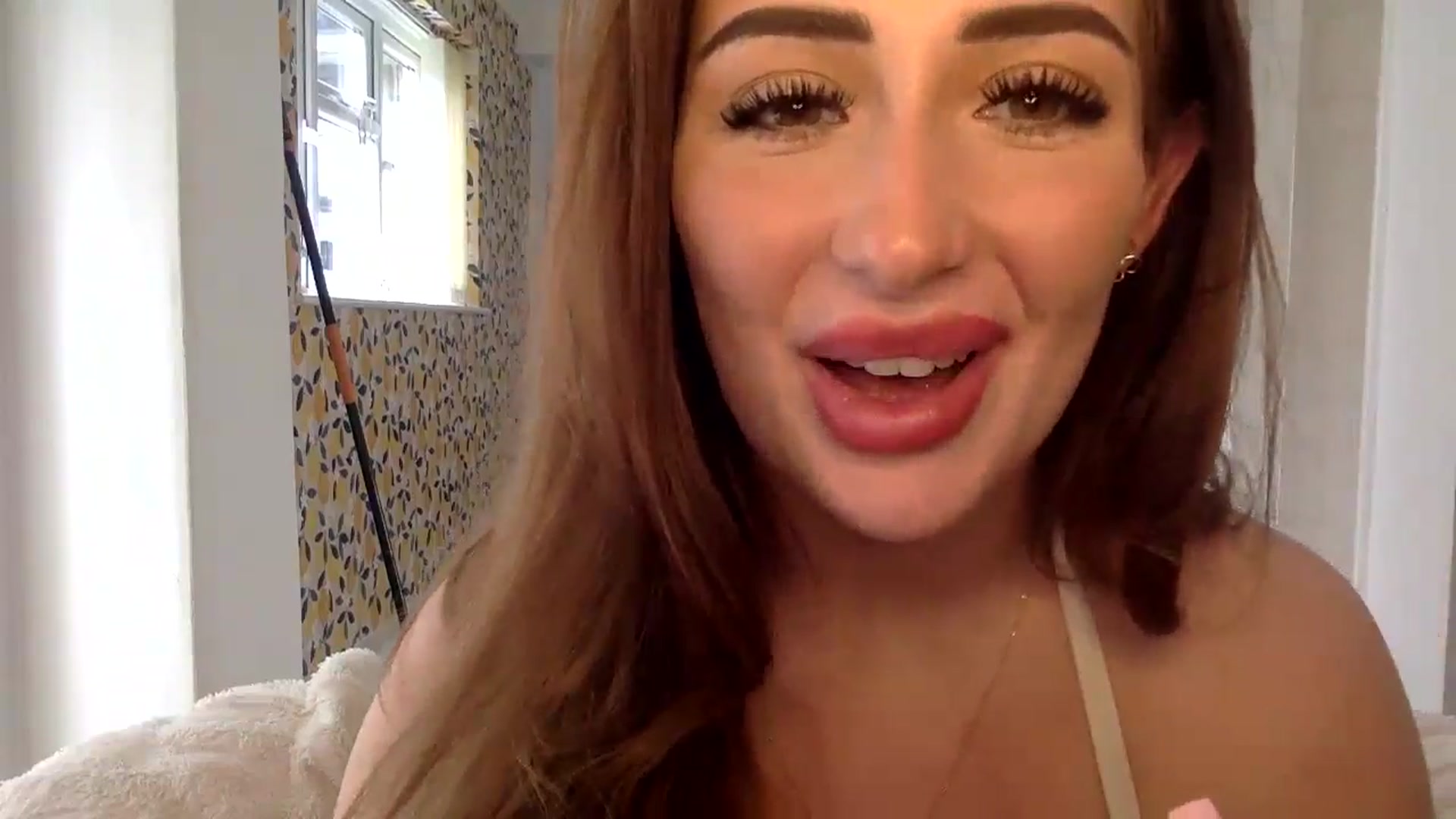 Gallery image thumbnail from misshazel1's myfreecams stream on, 08/30/2024, 14:17 image 12 of 20