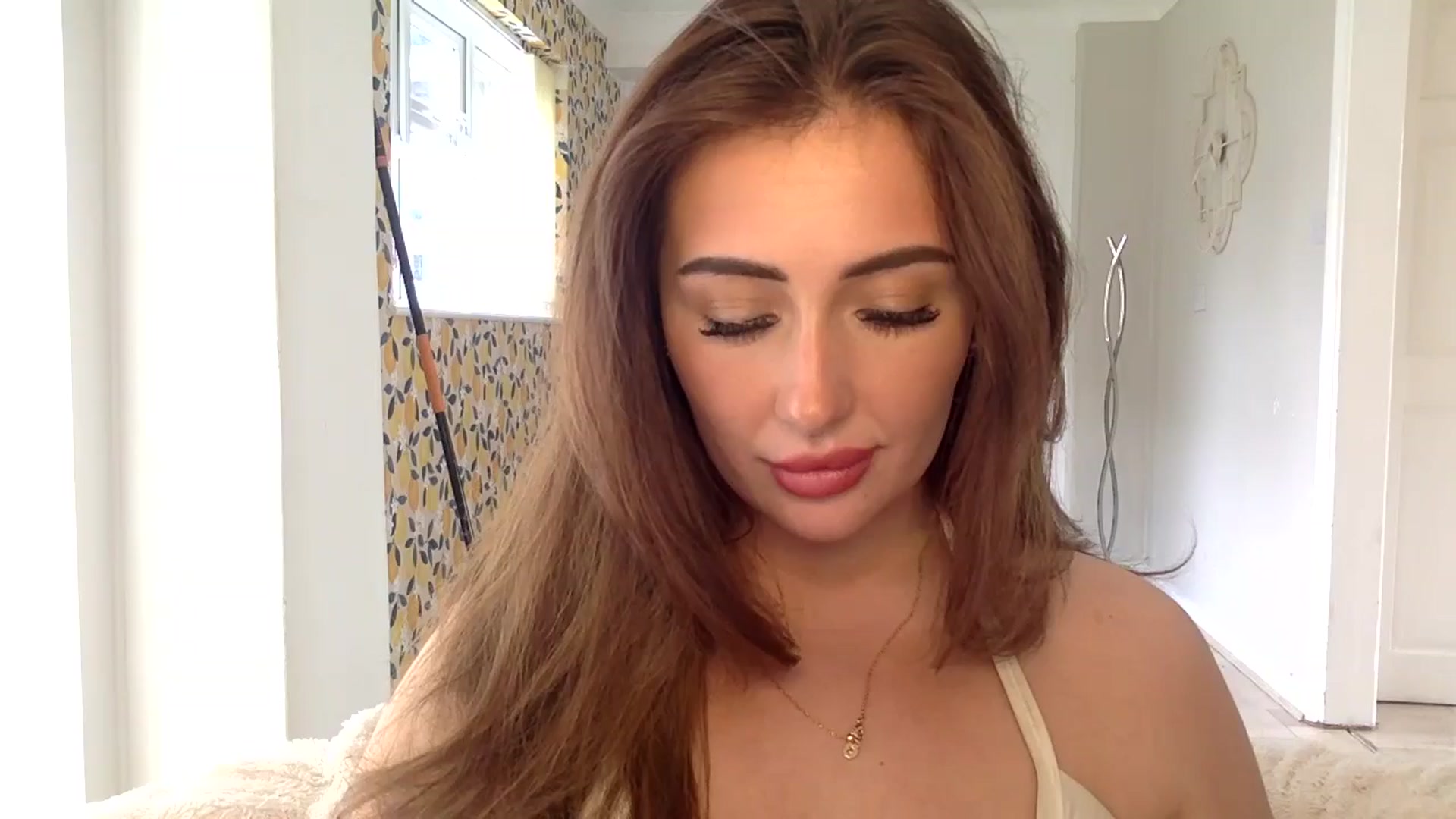 Gallery image thumbnail from misshazel1's myfreecams stream on, 08/30/2024, 14:17 image 8 of 20