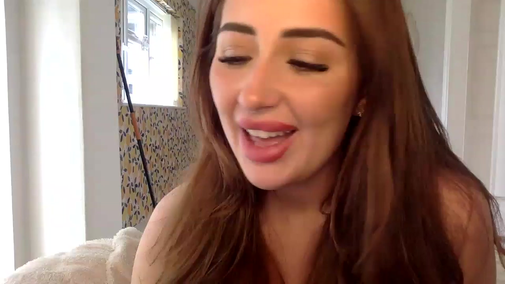 Gallery image thumbnail from misshazel1's myfreecams stream on, 08/30/2024, 14:17 image 14 of 20