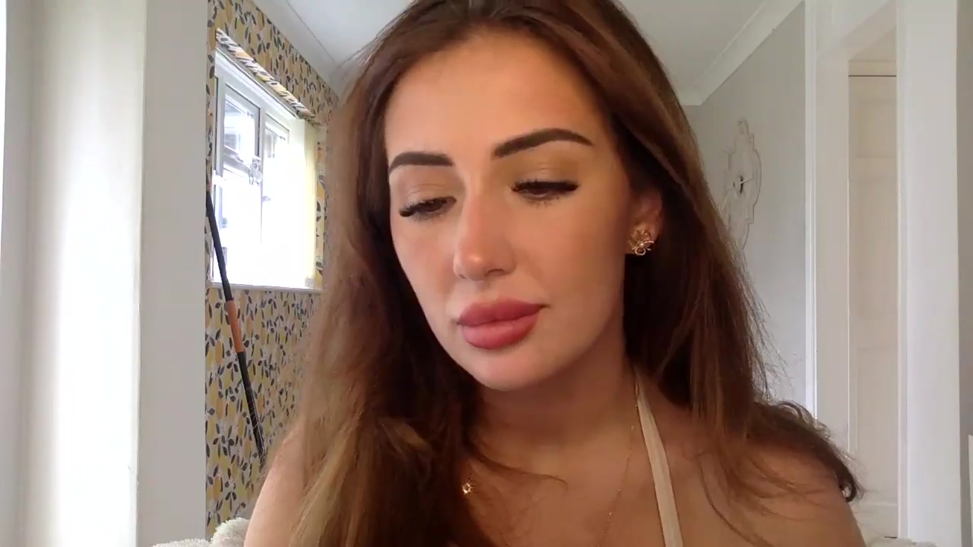 Gallery image thumbnail from misshazel1's myfreecams stream on, 08/30/2024, 14:17 image 4 of 20