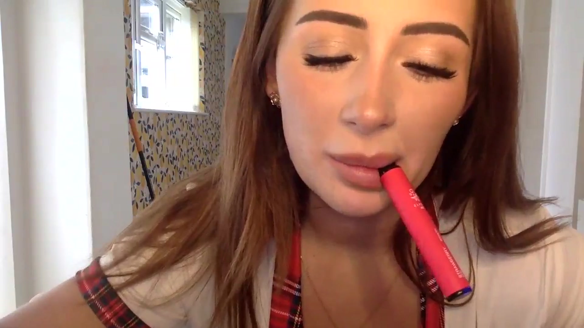 Gallery image thumbnail from misshazel1's myfreecams stream on, 08/31/2024, 14:17 image 6 of 20