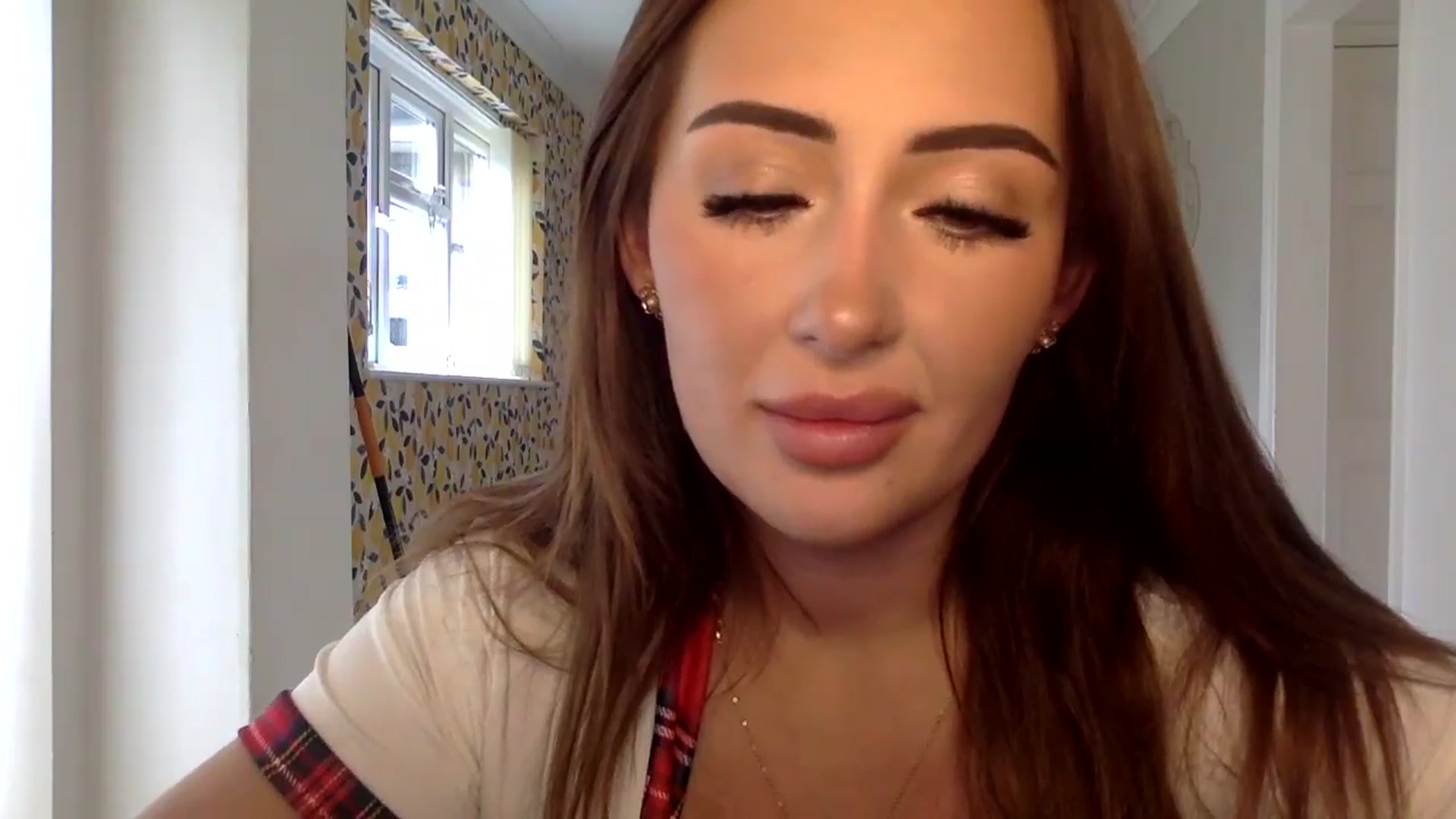 Gallery image thumbnail from misshazel1's myfreecams stream on, 08/31/2024, 14:17 image 18 of 20