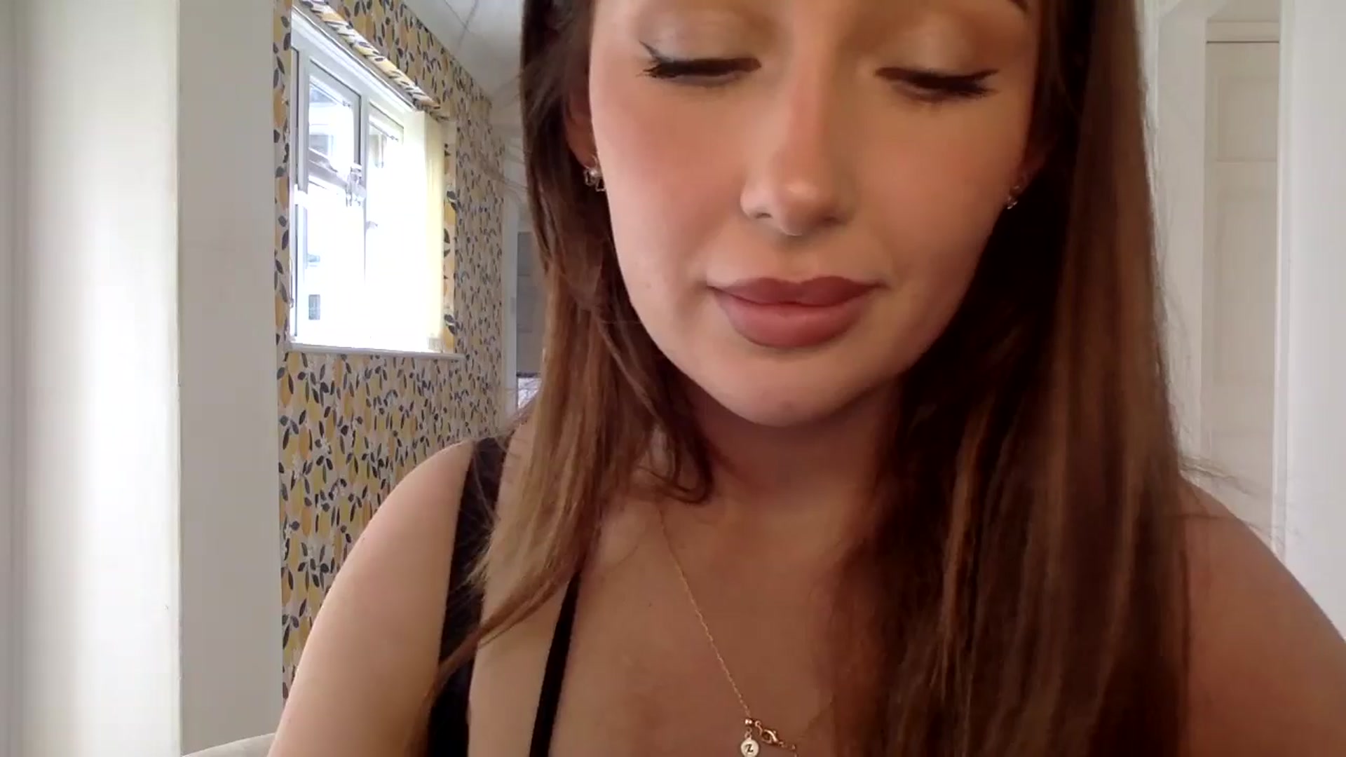 Gallery image thumbnail from misshazel1's myfreecams stream on, 09/02/2024, 12:33 image 18 of 20