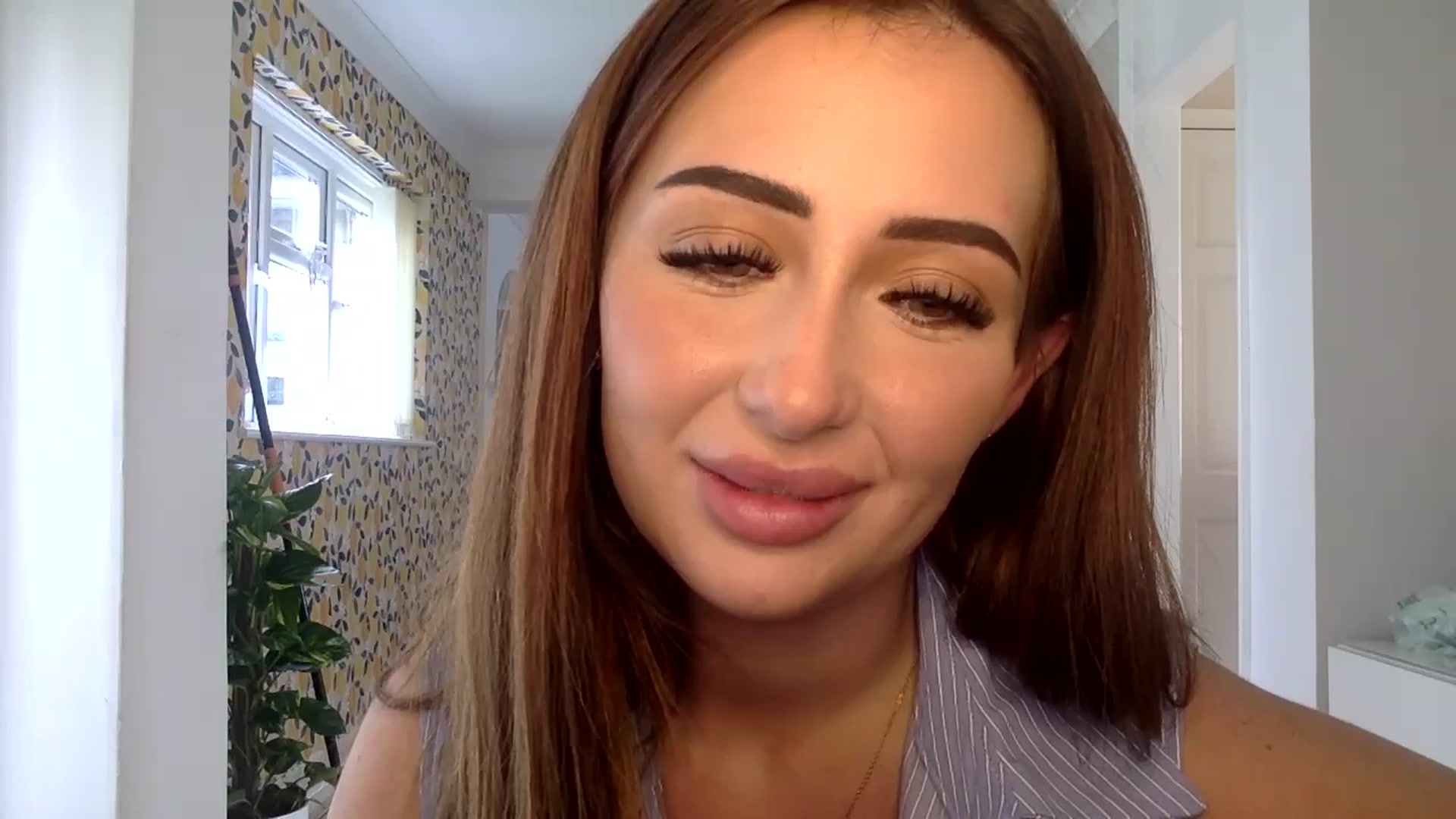Gallery image thumbnail from misshazel1's myfreecams stream on, 09/04/2024, 11:14 image 7 of 20