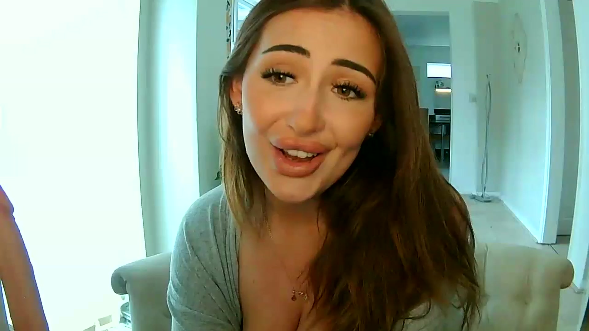 Gallery image thumbnail from misshazel1's myfreecams stream on, 09/09/2024, 10:17 image 10 of 20