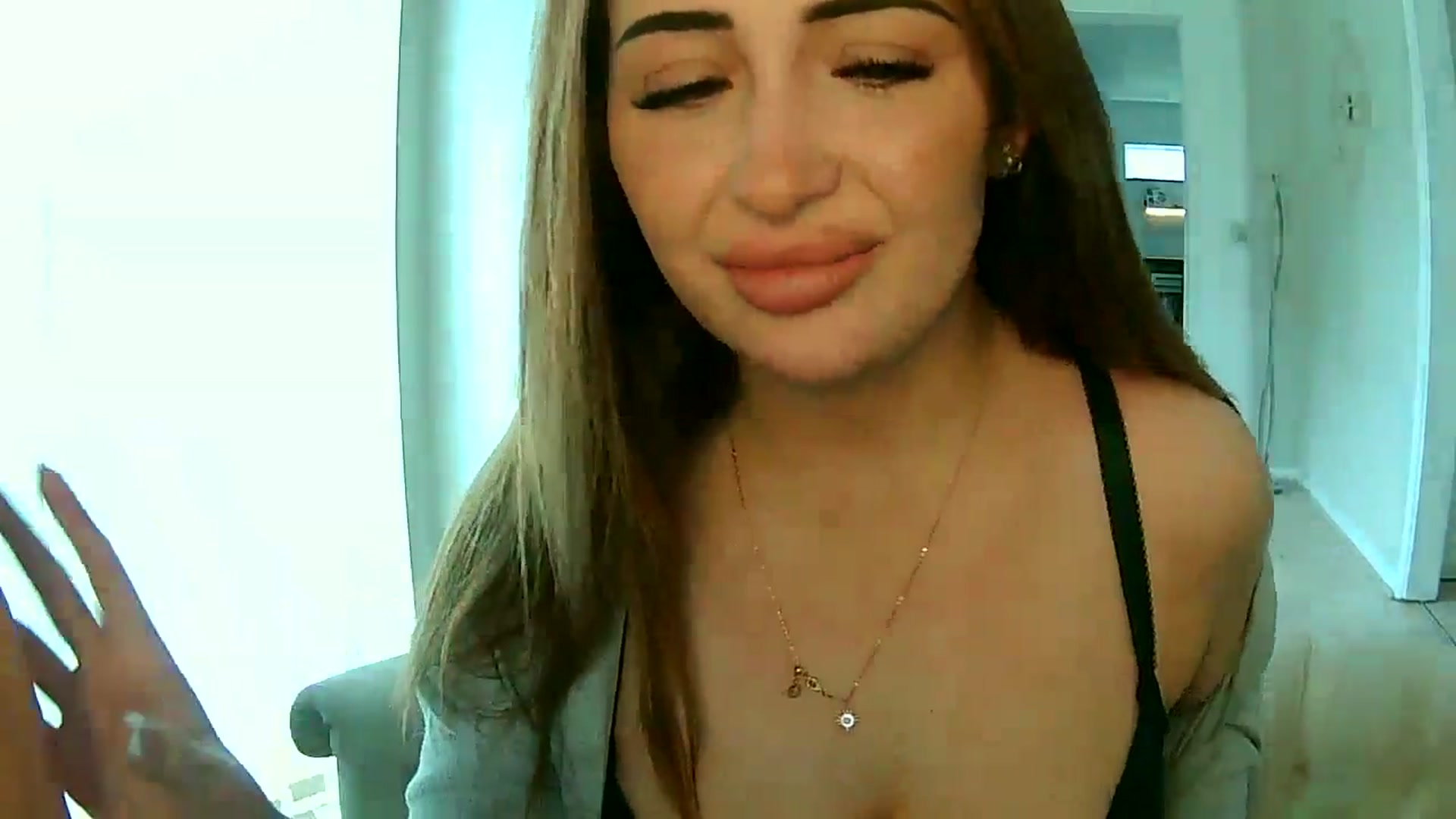 Gallery image thumbnail from misshazel1's myfreecams stream on, 09/09/2024, 10:50 image 4 of 20