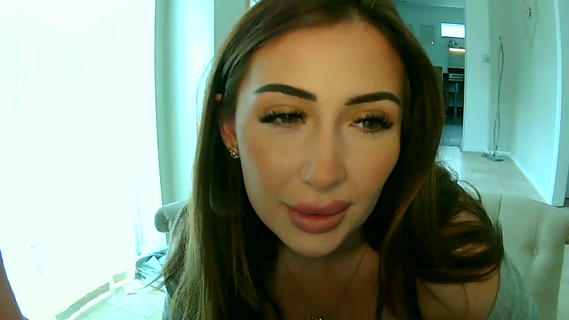 Gallery image thumbnail from misshazel1's myfreecams stream on, 09/09/2024, 10:50 image 11 of 20