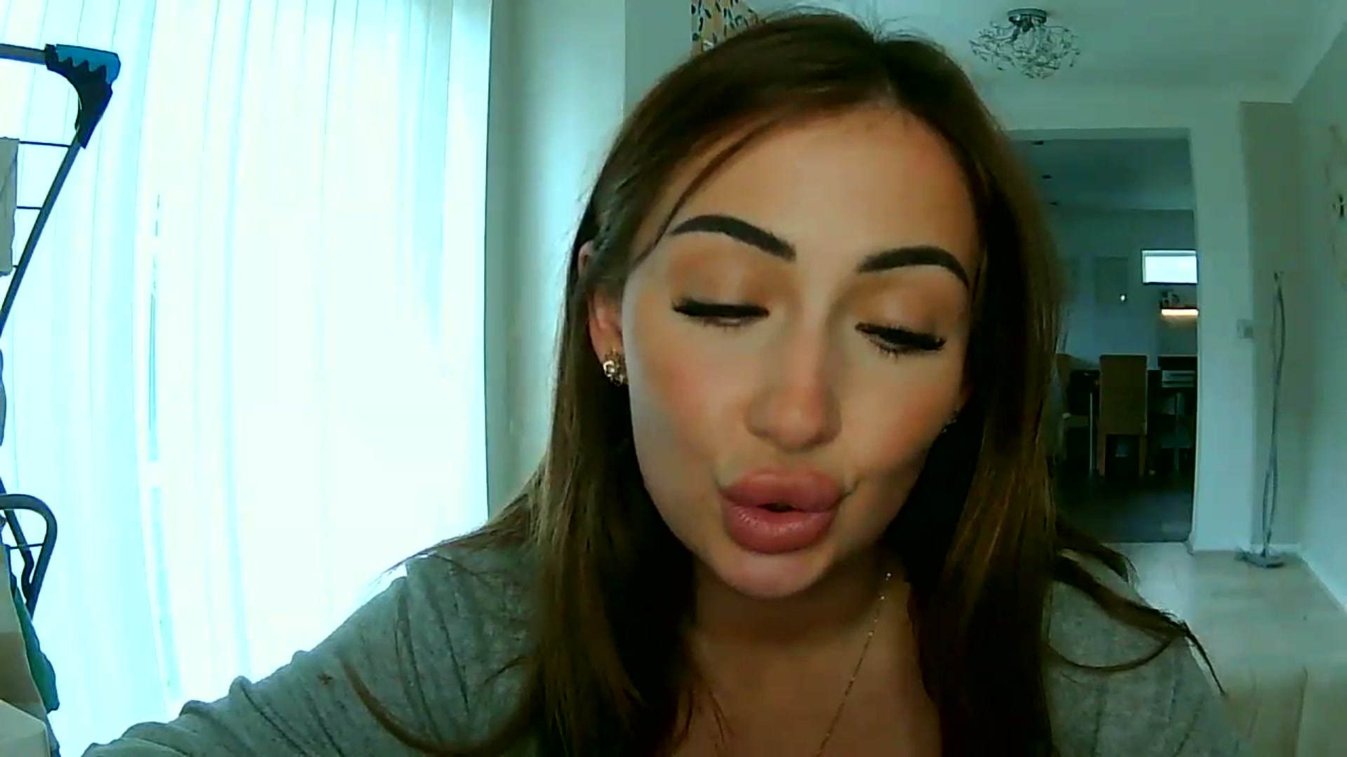 Gallery image thumbnail from misshazel1's myfreecams stream on, 09/09/2024, 12:25 image 14 of 20