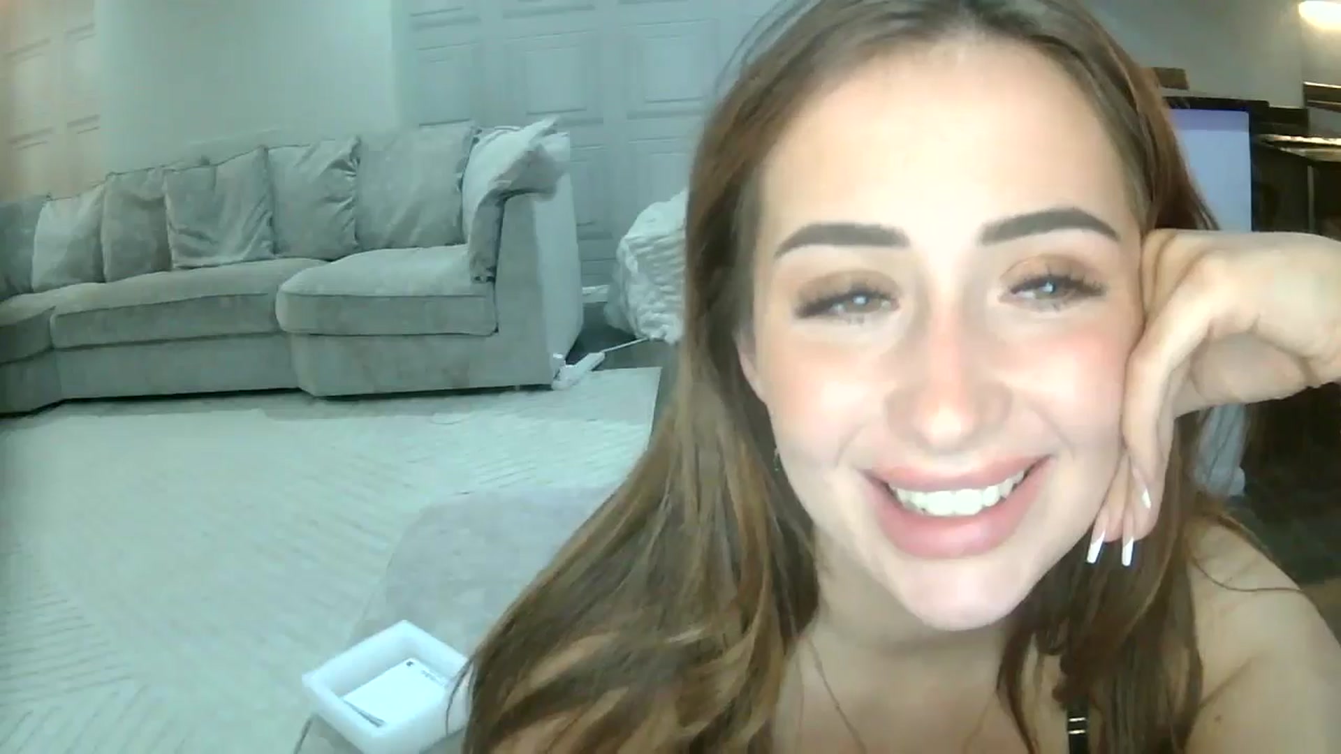 Gallery image thumbnail from misshazel1's myfreecams stream on, 10/04/2024, 19:47 image 16 of 20