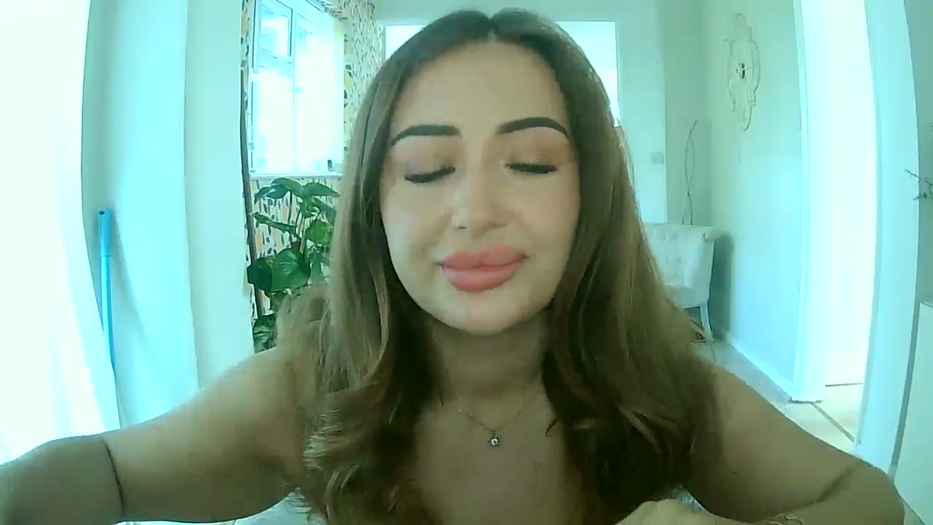 Gallery image thumbnail from misshazel1's myfreecams stream on, 10/07/2024, 10:06 image 6 of 20