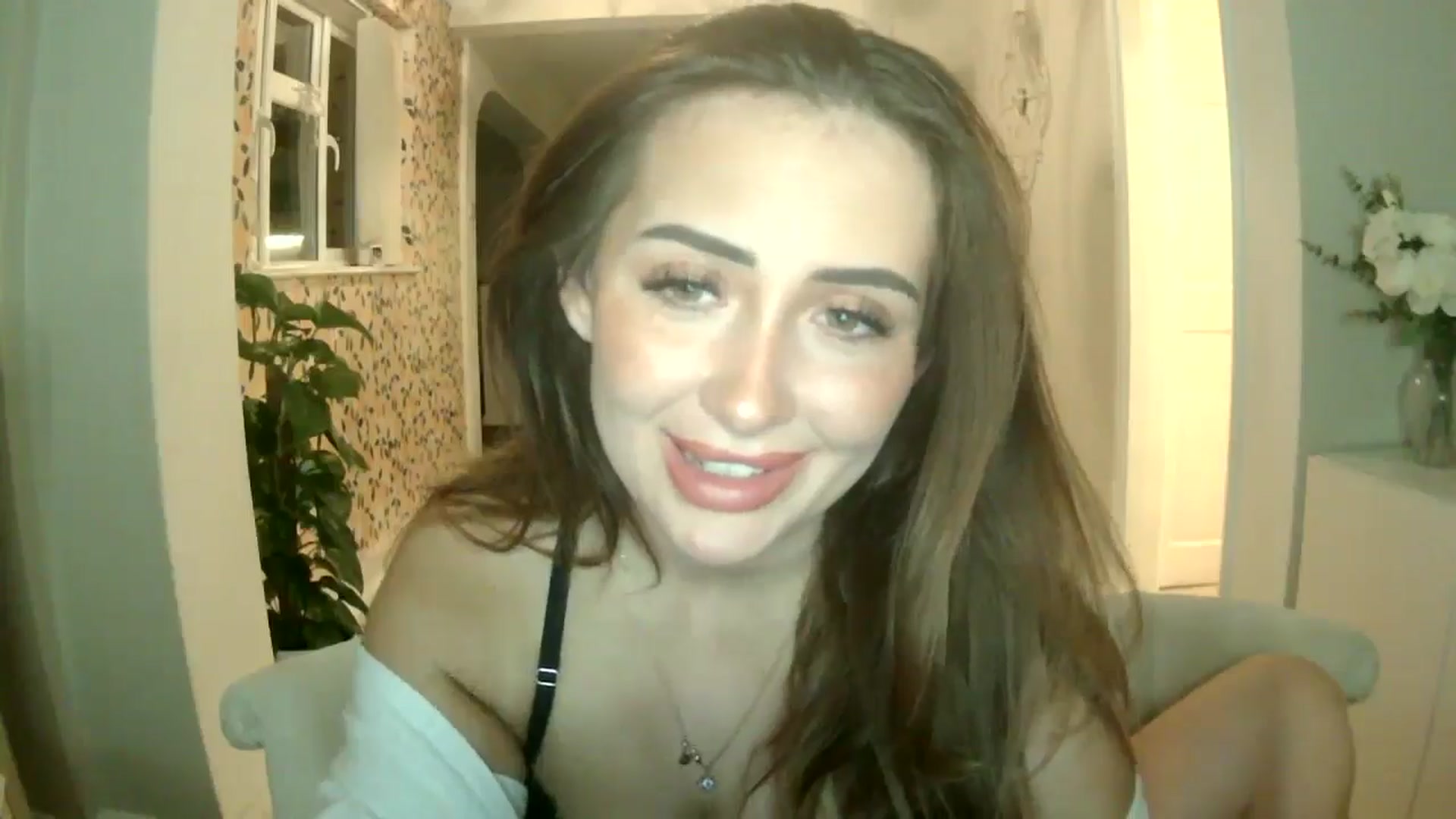 Gallery image thumbnail from misshazel1's myfreecams stream on, 10/08/2024, 19:25 image 10 of 20
