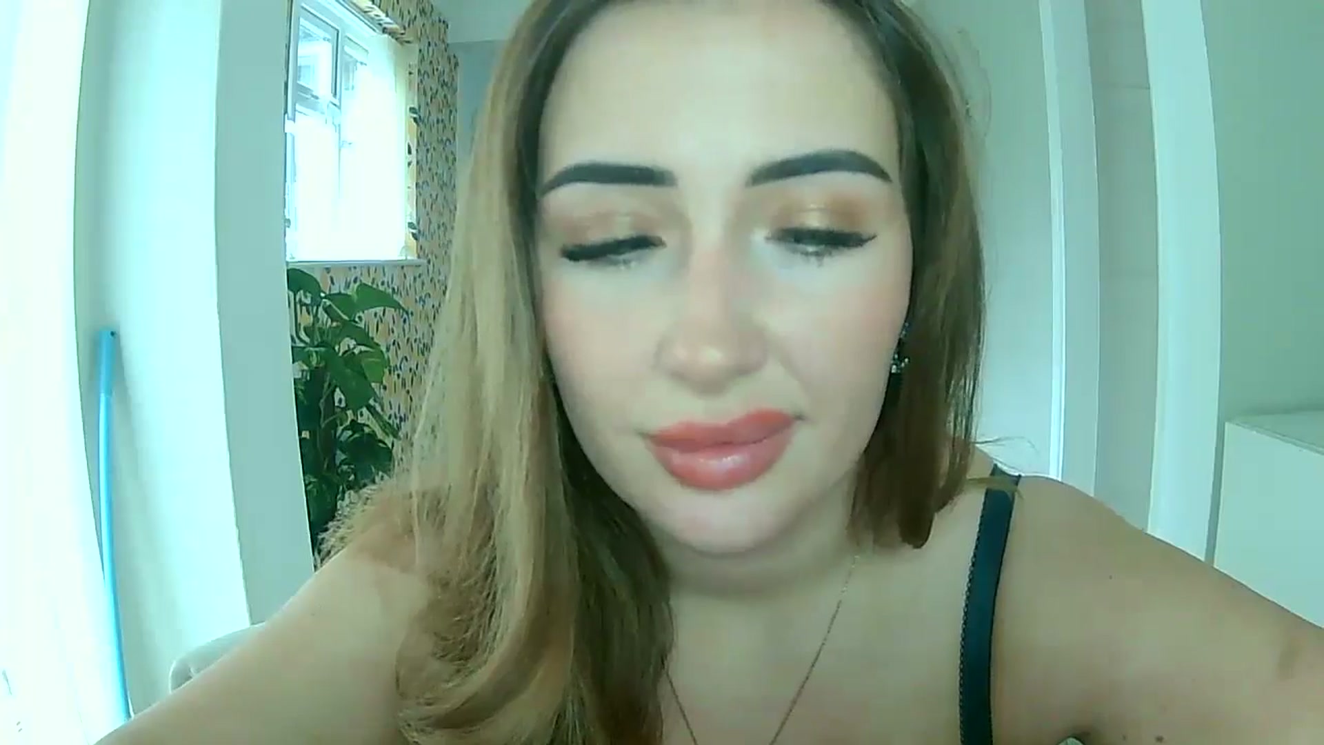 Gallery image thumbnail from misshazel1's myfreecams stream on, 10/14/2024, 09:44 image 19 of 20