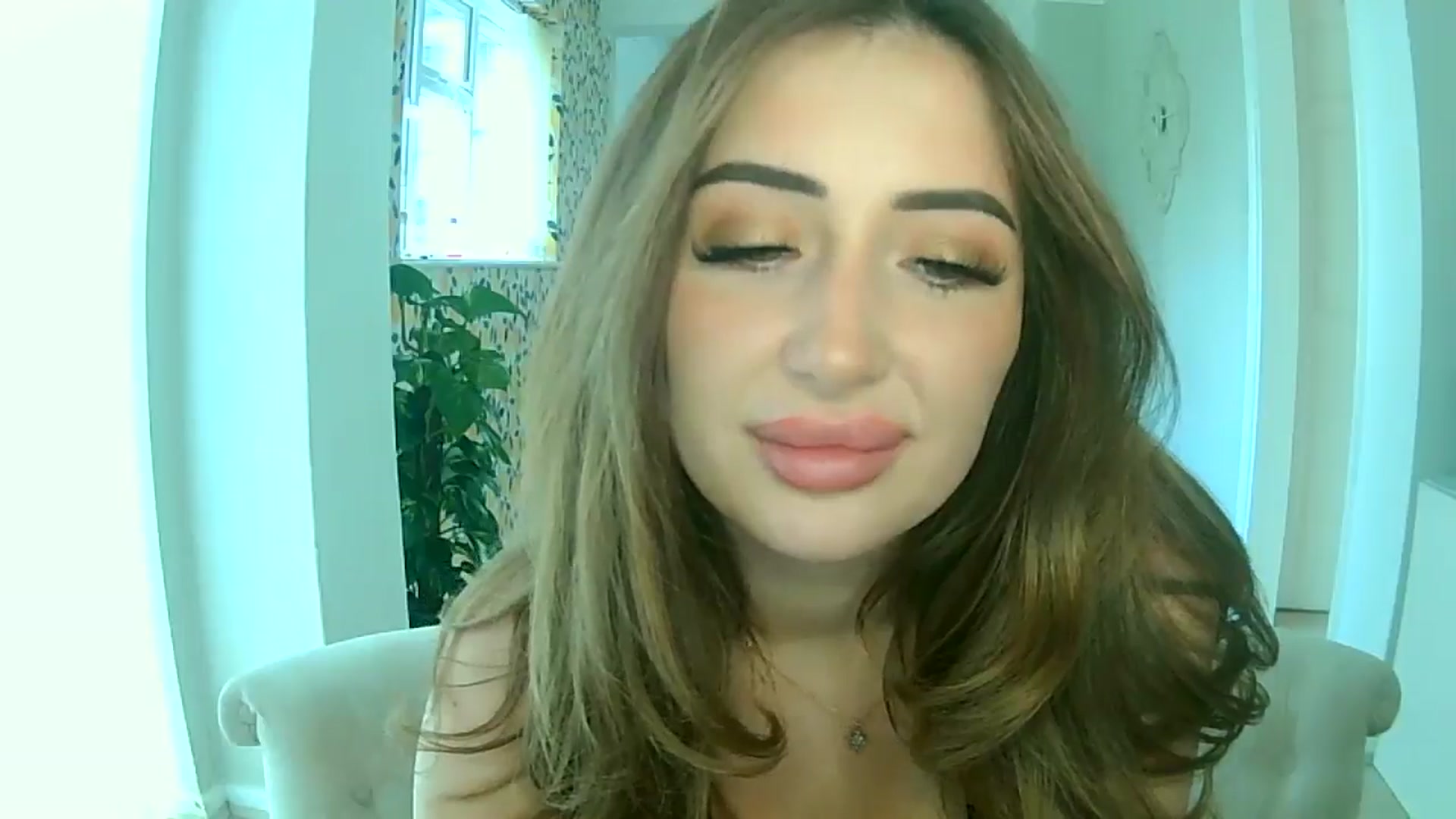 Gallery image thumbnail from misshazel1's myfreecams stream on, 10/16/2024, 10:27 image 3 of 20