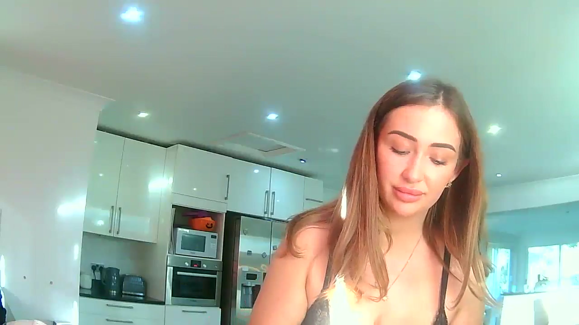 Gallery image thumbnail from misshazel1's myfreecams stream on, 10/18/2024, 09:19 image 12 of 20