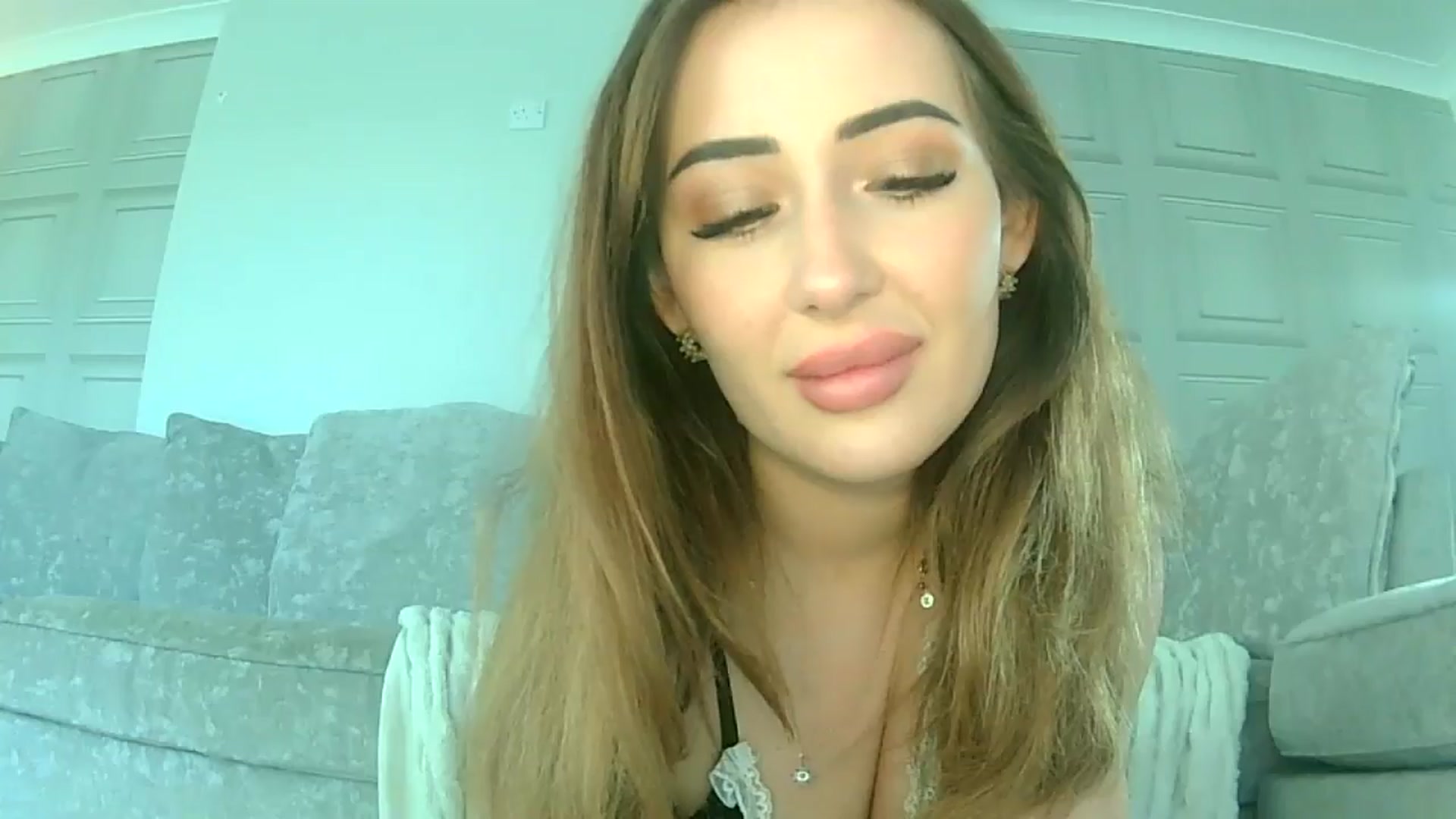 Gallery image thumbnail from misshazel1's myfreecams stream on, 10/28/2024, 09:53 image 9 of 20