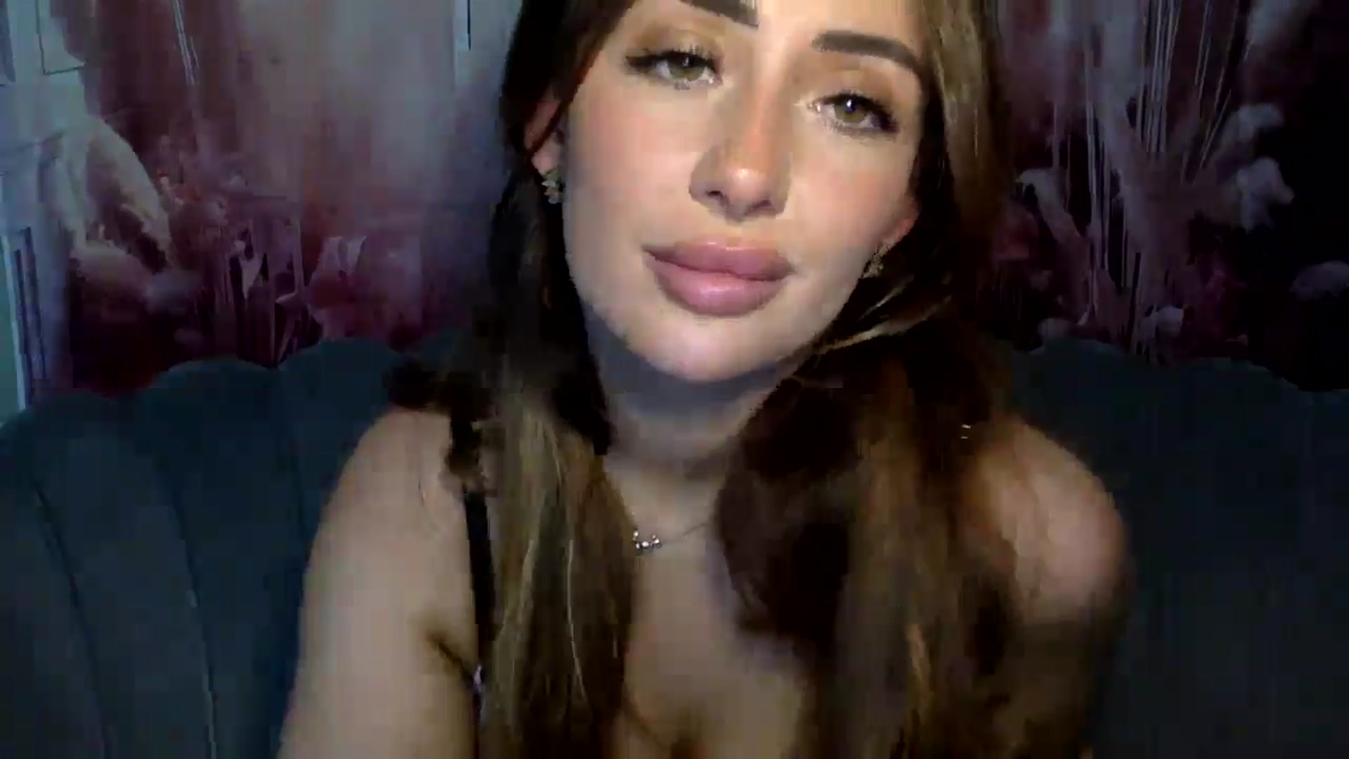 Gallery image thumbnail from misshazel1's myfreecams stream on, 01/04/2025, 12:32 image 3 of 20