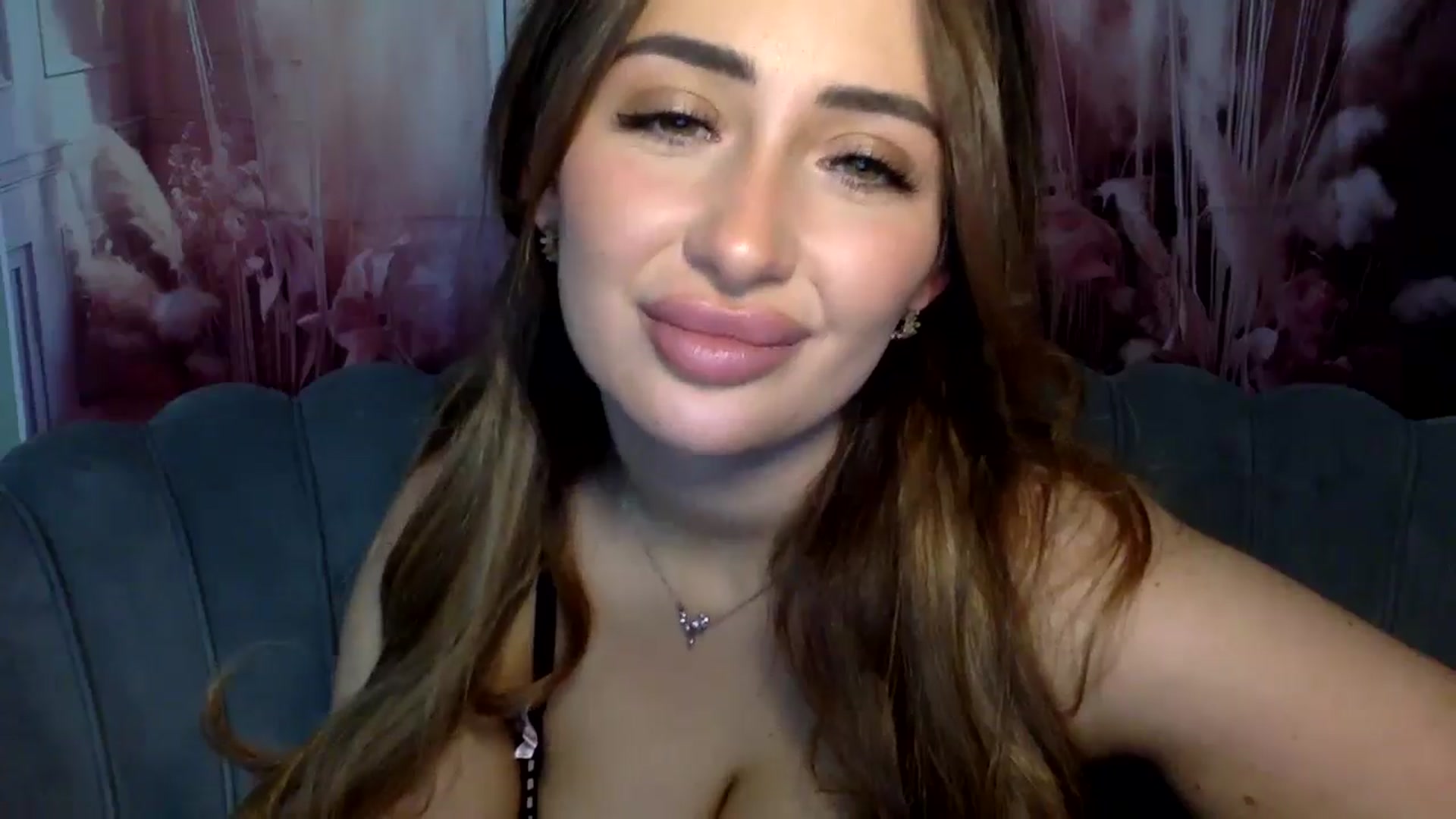 Gallery image thumbnail from misshazel1's myfreecams stream on, 01/04/2025, 12:32 image 14 of 20