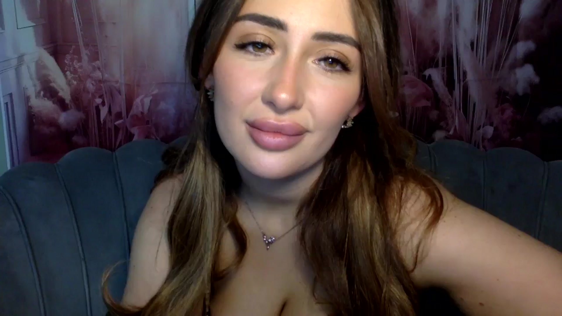 Gallery image thumbnail from misshazel1's myfreecams stream on, 01/04/2025, 12:32 image 15 of 20