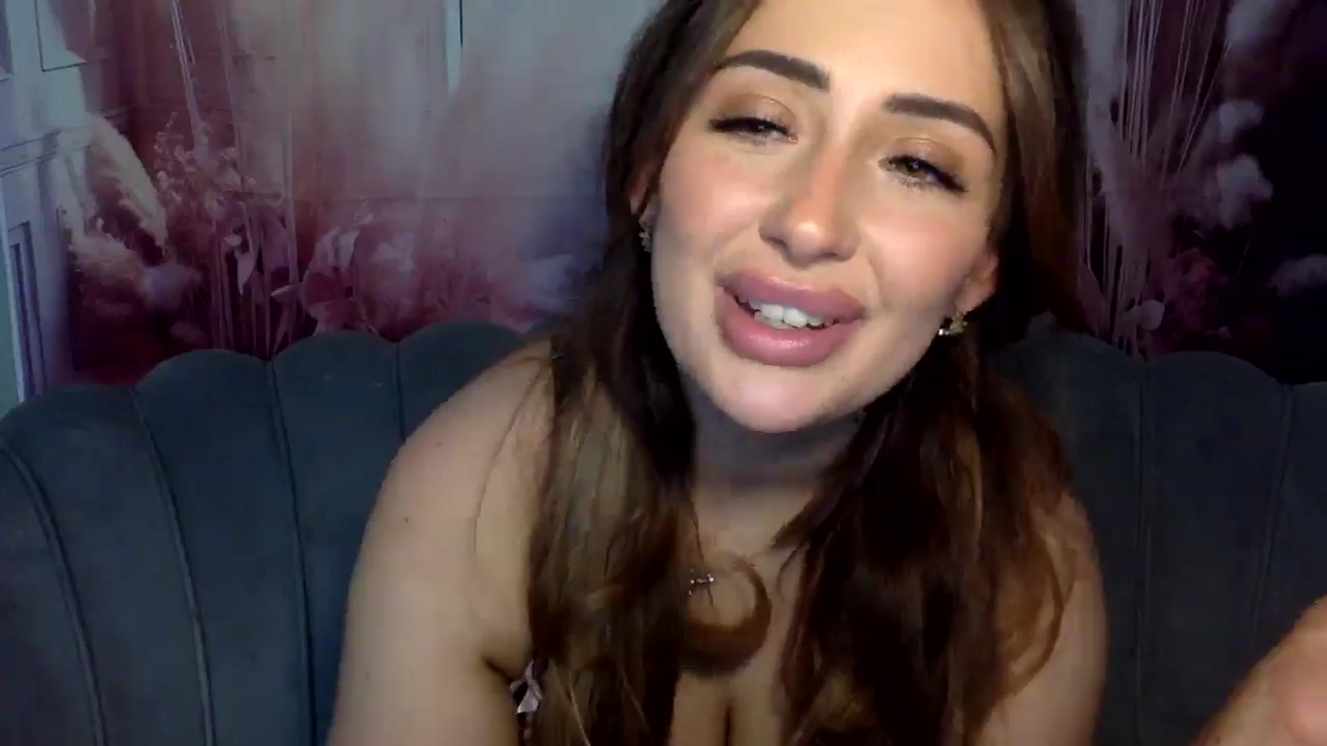 Gallery image thumbnail from misshazel1's myfreecams stream on, 01/04/2025, 12:32 image 17 of 20