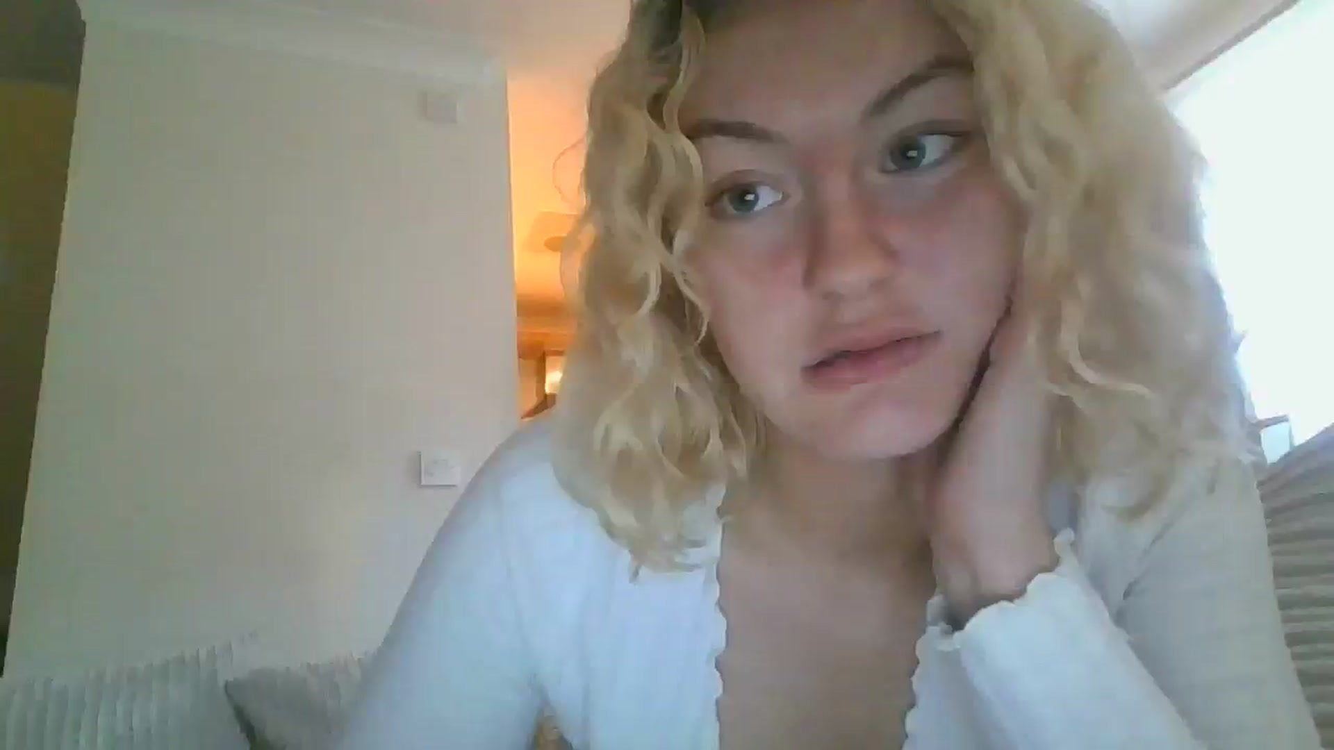 Gallery image thumbnail from misslilly's myfreecams stream on, 04/07/2025, 17:31 image 9 of 20