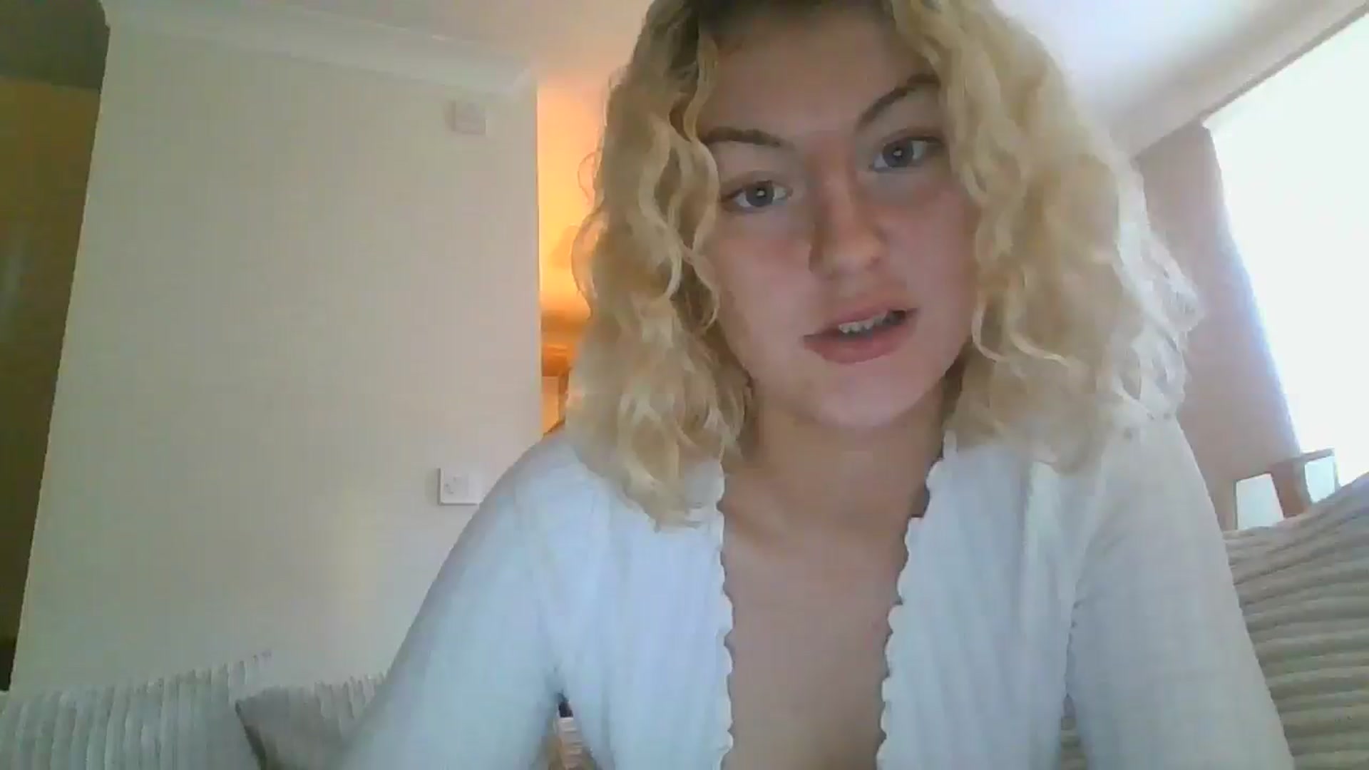 Gallery image thumbnail from misslilly's myfreecams stream on, 04/07/2025, 17:31 image 8 of 20