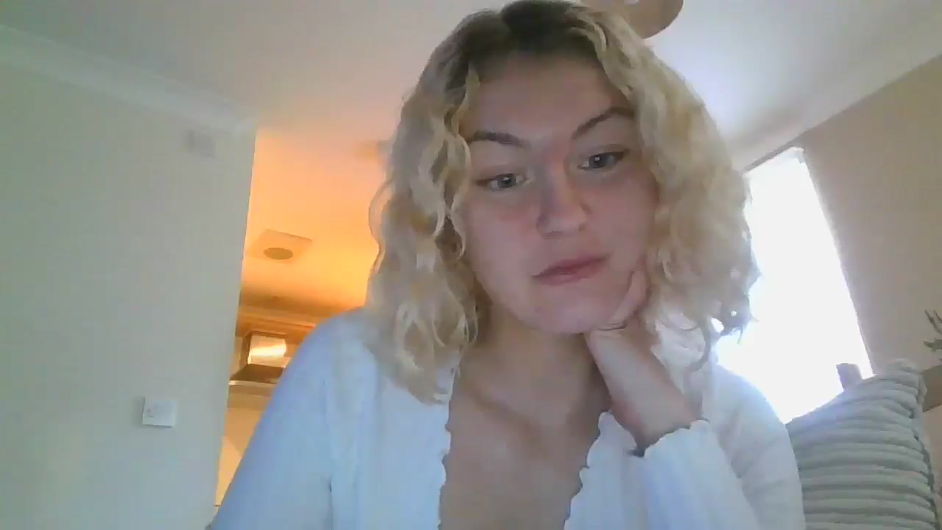 Gallery image thumbnail from misslilly's myfreecams stream on, 04/07/2025, 17:31 image 4 of 20