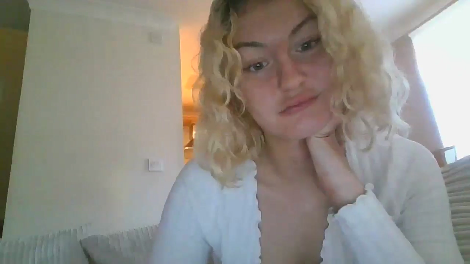 Gallery image thumbnail from misslilly's myfreecams stream on, 04/07/2025, 17:31 image 10 of 20