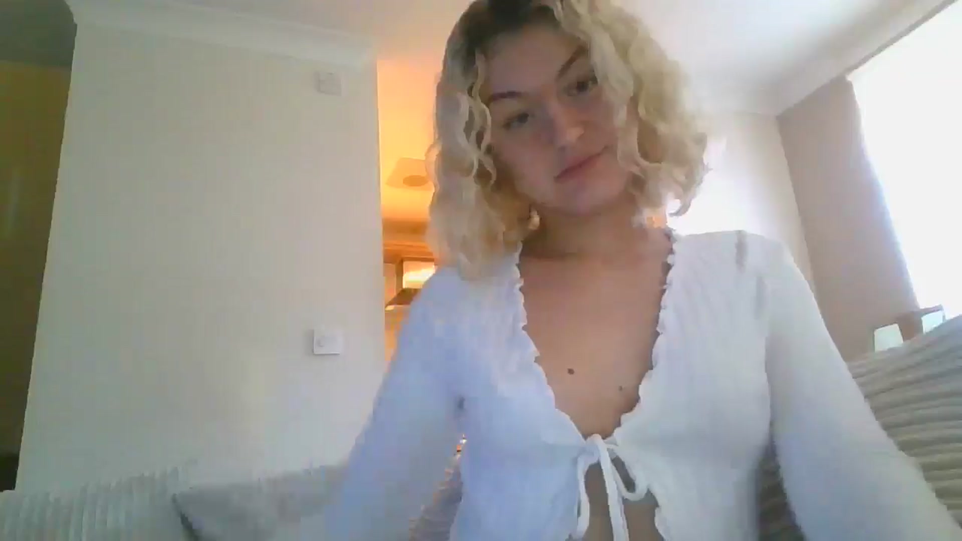 Gallery image thumbnail from misslilly's myfreecams stream on, 04/07/2025, 17:31 image 5 of 20