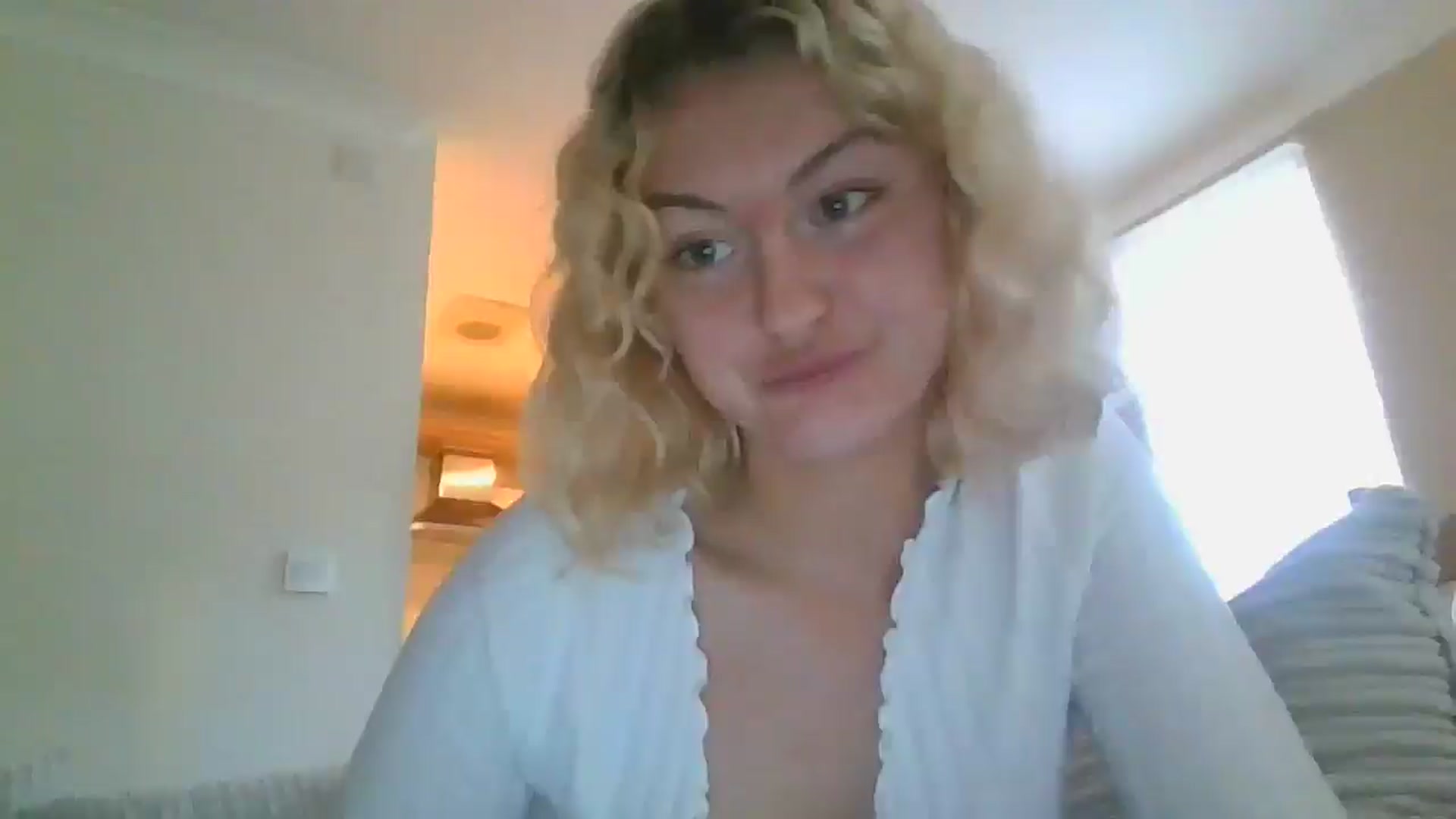 Gallery image thumbnail from misslilly's myfreecams stream on, 04/07/2025, 17:31 image 19 of 20