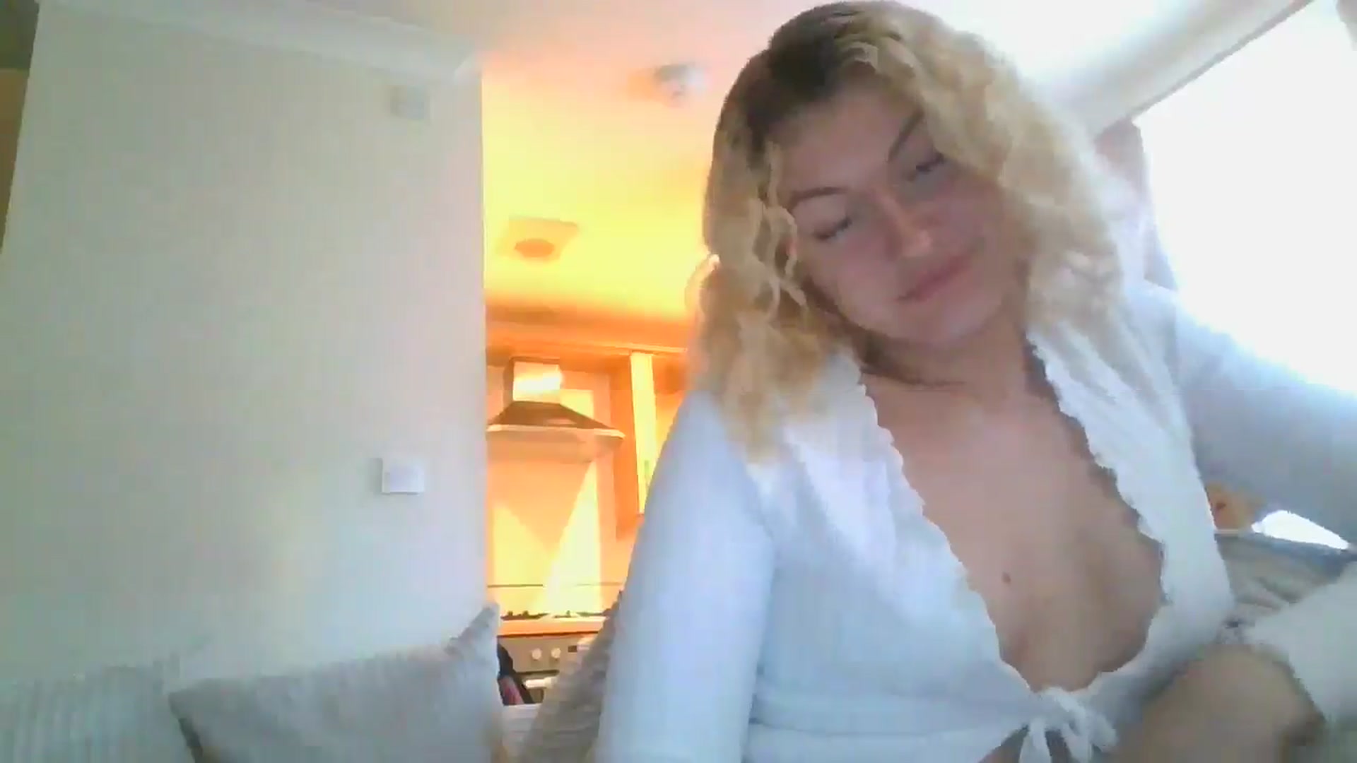 Gallery image thumbnail from misslilly's myfreecams stream on, 04/07/2025, 17:31 image 13 of 20