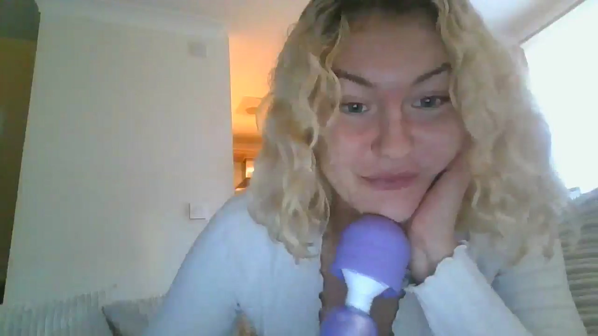 Gallery image thumbnail from misslilly's myfreecams stream on, 04/07/2025, 17:31 image 7 of 20