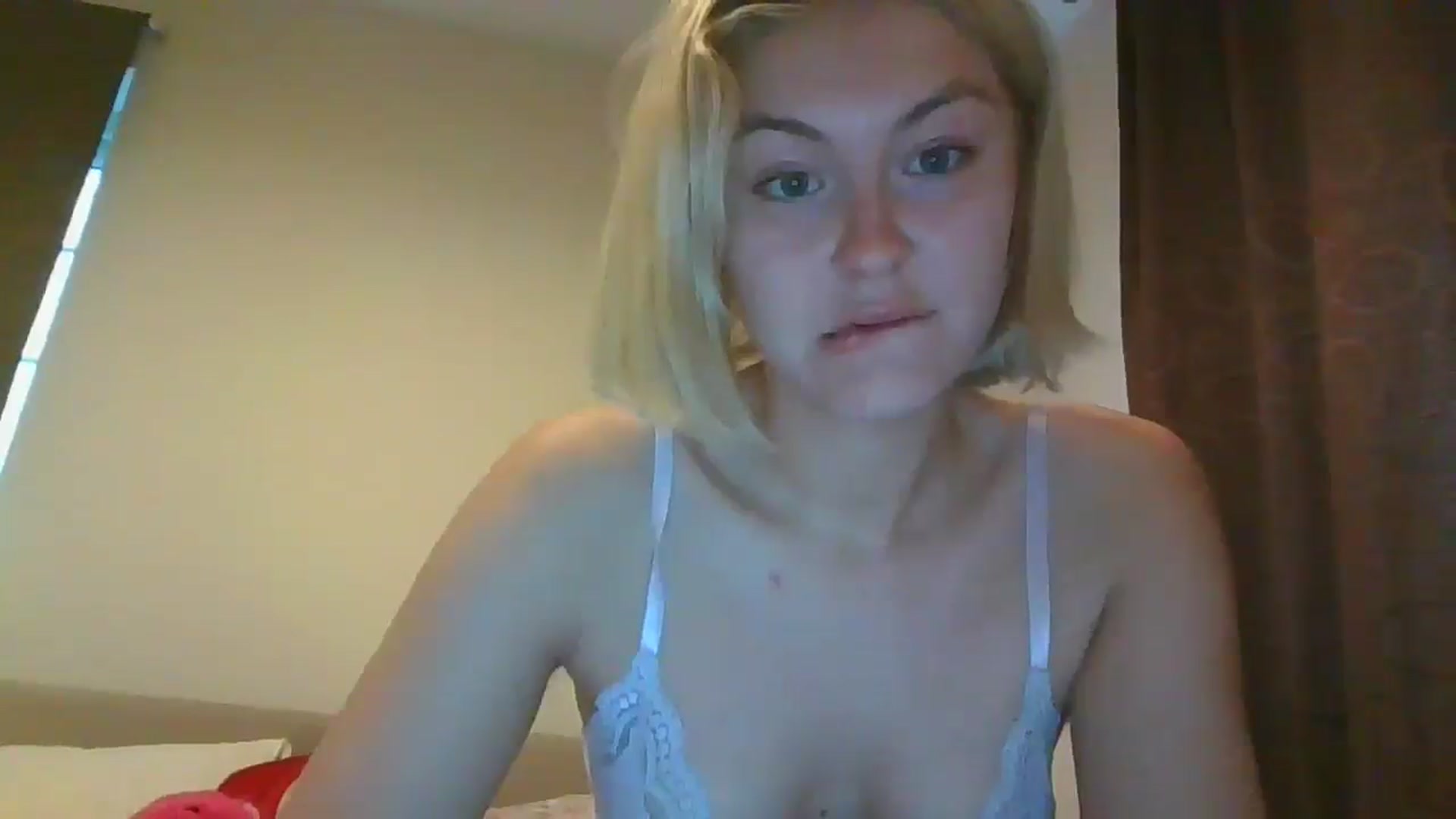 Gallery image thumbnail from misslilly's myfreecams stream on, 05/13/2025, 19:33 image 4 of 20
