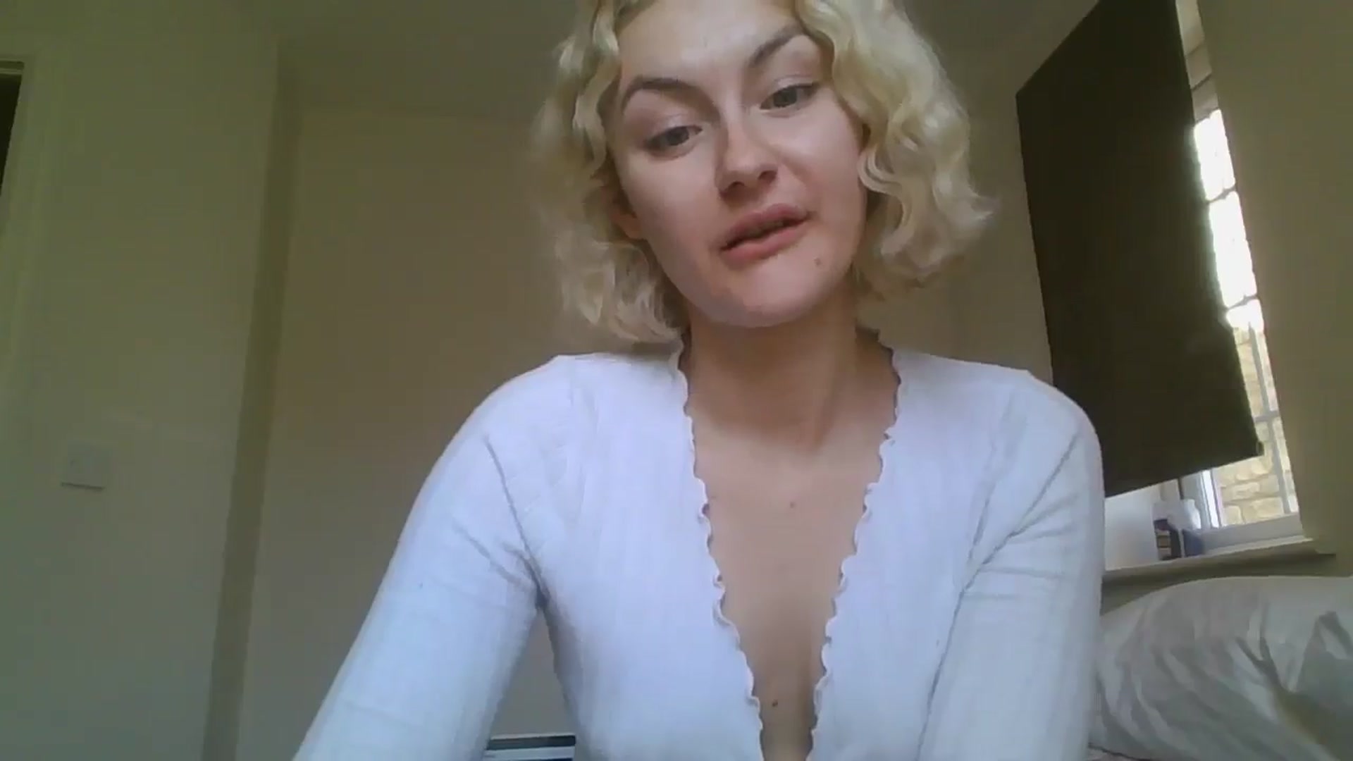 Gallery image thumbnail from misslilly's myfreecams stream on, 05/17/2025, 14:55 image 14 of 20