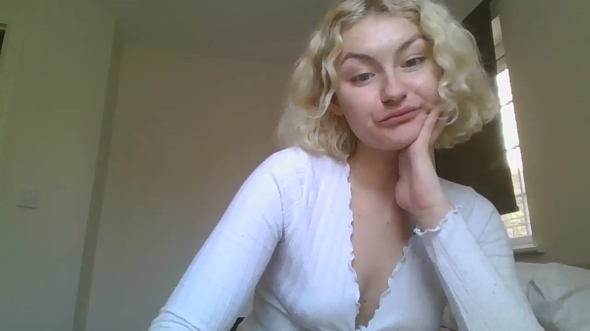 Gallery image thumbnail from misslilly's myfreecams stream on, 05/17/2025, 14:55 image 10 of 20