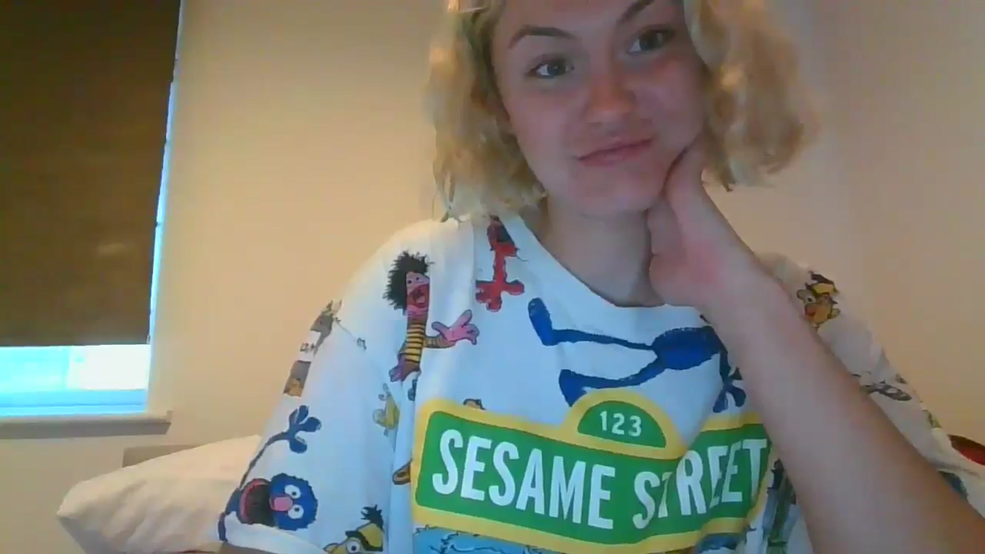 Gallery image thumbnail from misslilly's myfreecams stream on, 05/17/2025, 19:40 image 17 of 20