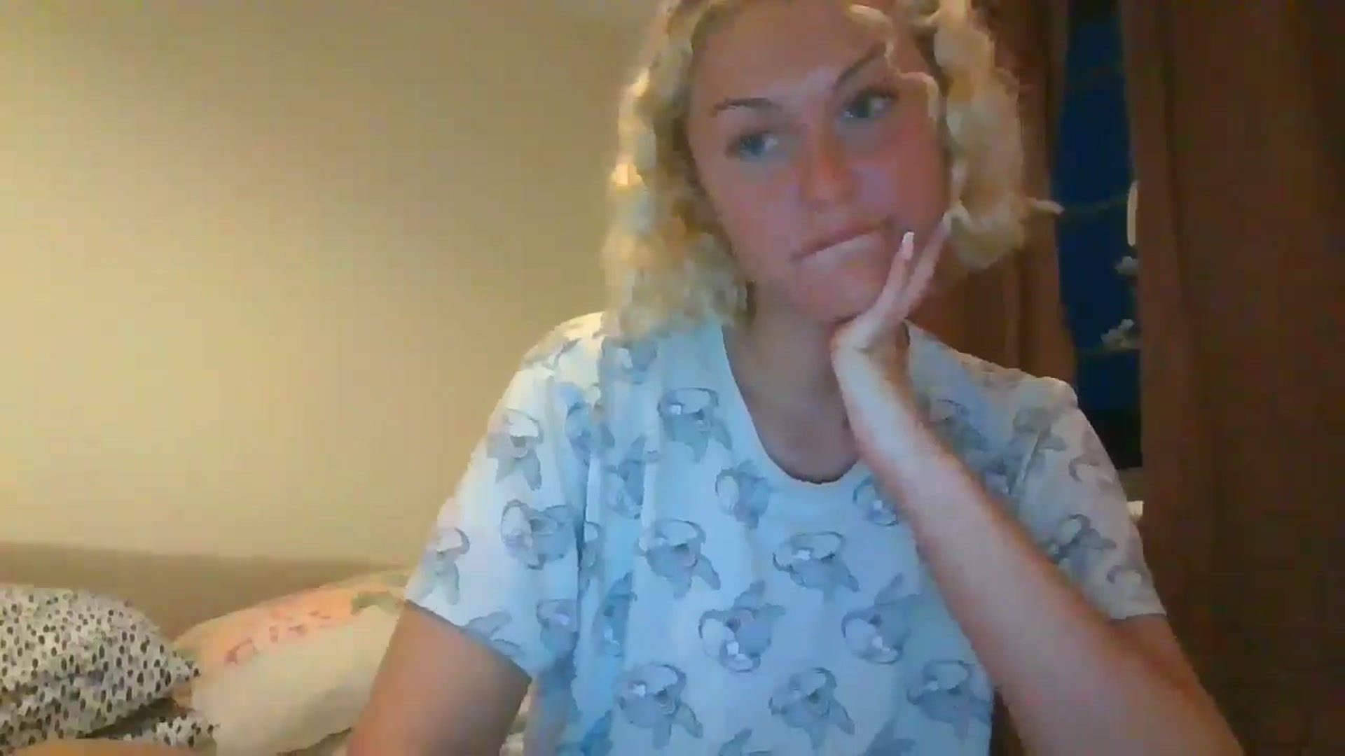 Gallery image thumbnail from misslilly's myfreecams stream on, 05/28/2025, 21:27 image 4 of 20